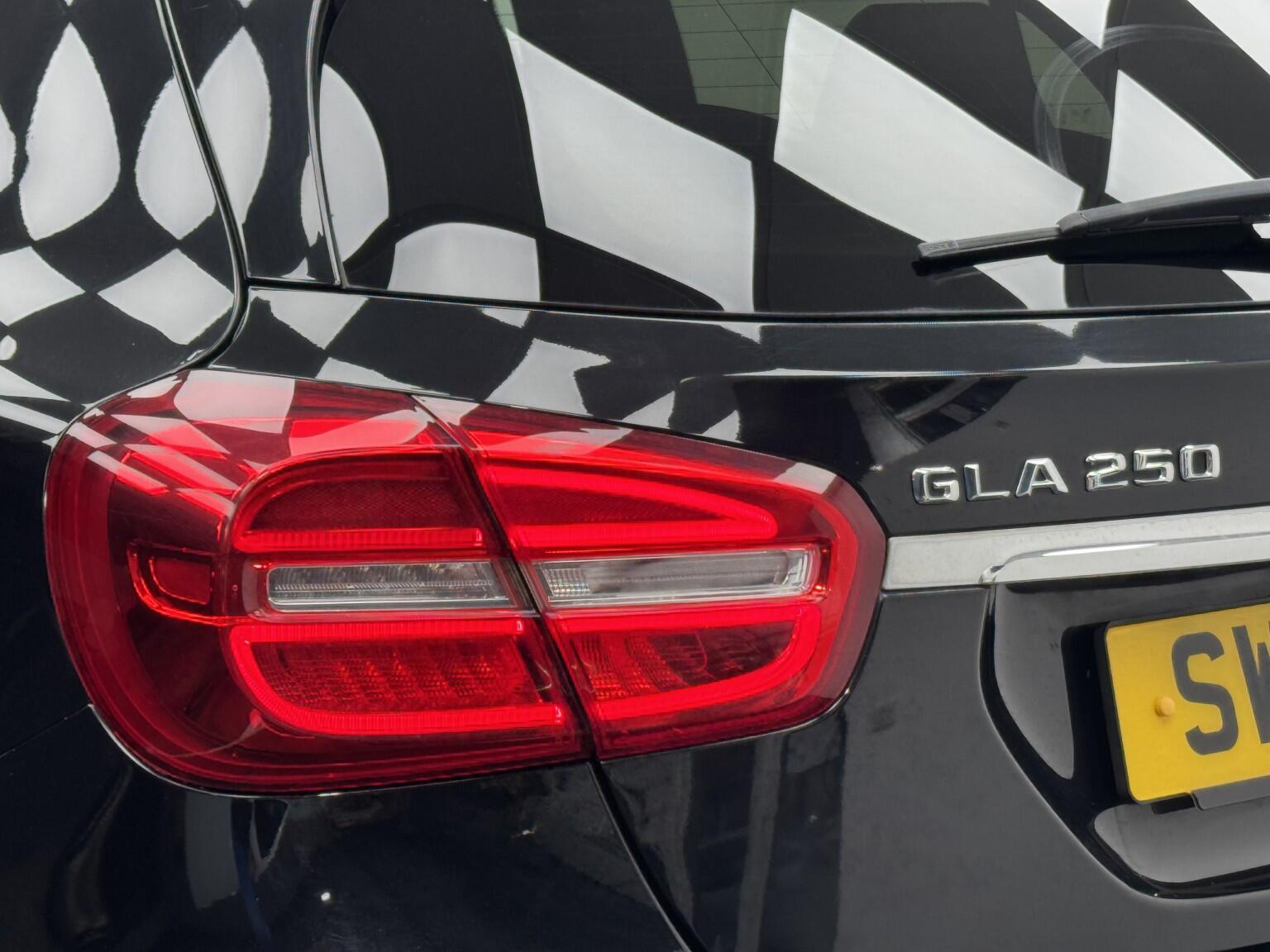 Mercedes-Benz GLA view 38