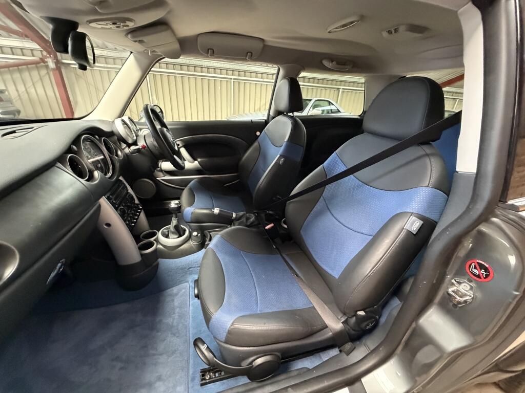 Mini Hatch view 10