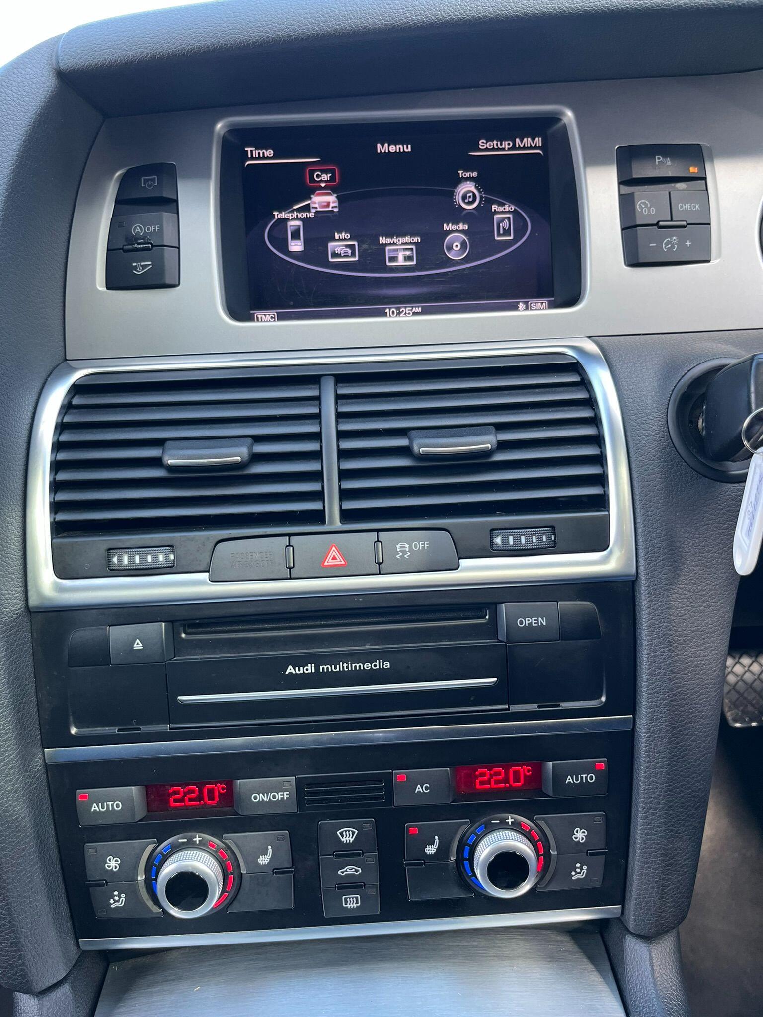 Audi Q7 view 40