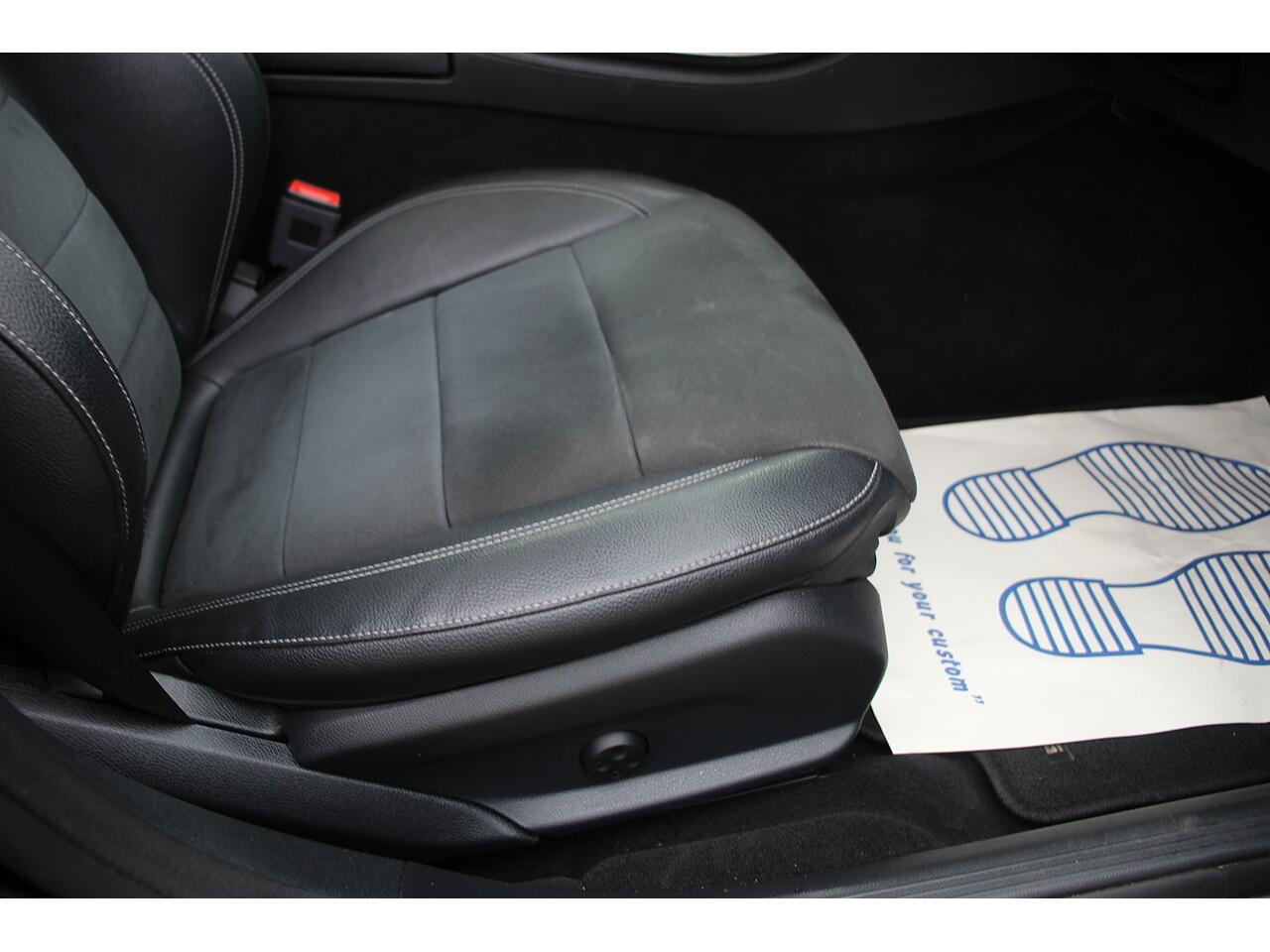 Mercedes-Benz E Class view 16