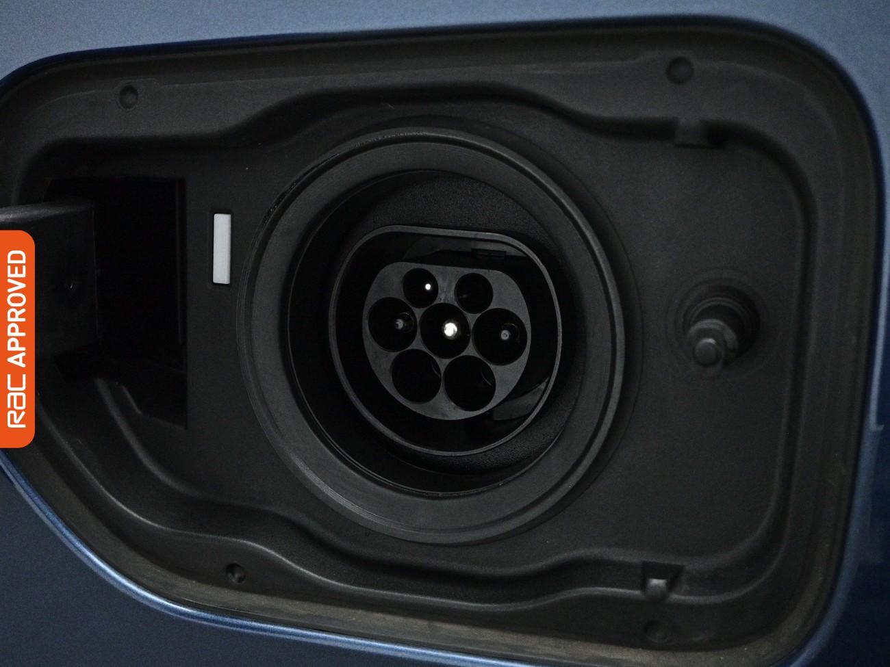 BMW 5 Series view 26