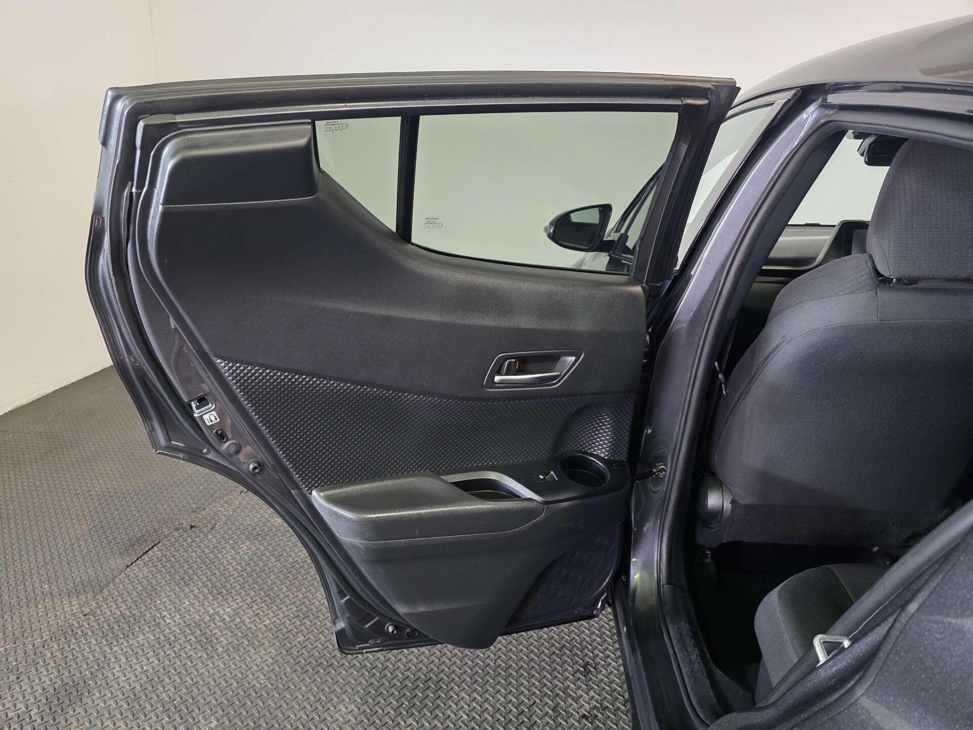 Toyota C-HR view 41