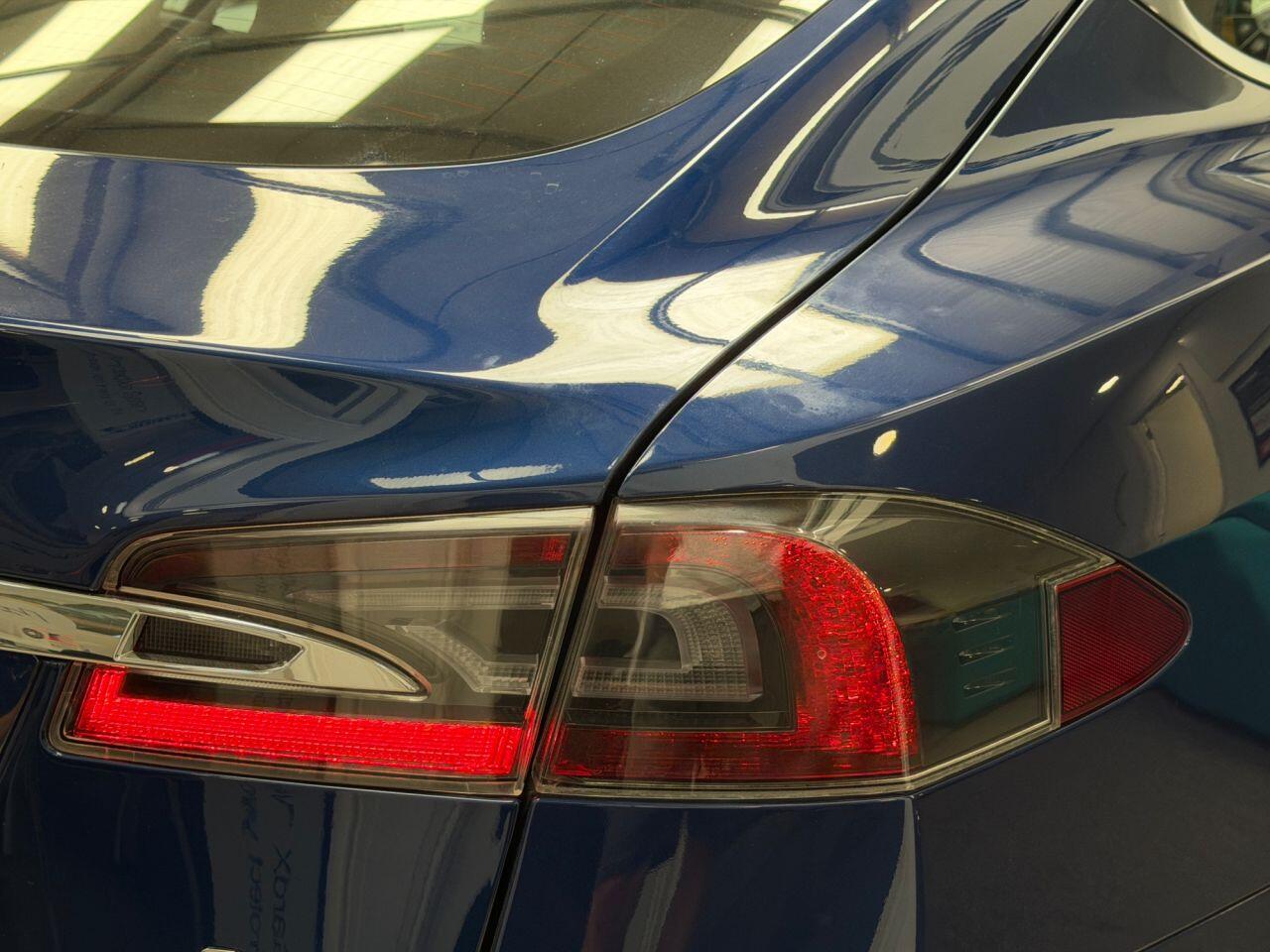 Tesla Model S view 32