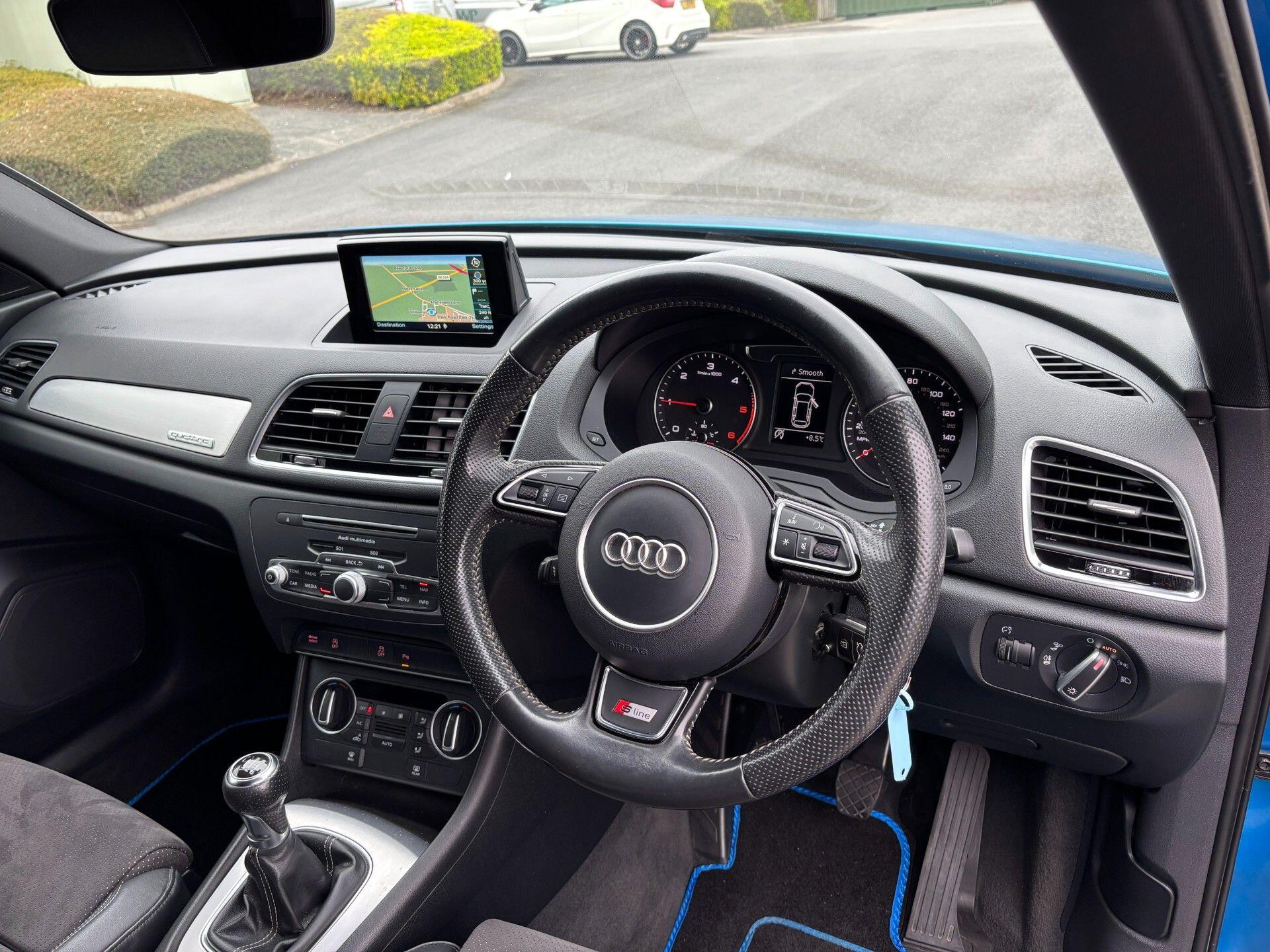 Audi Q3 view 14