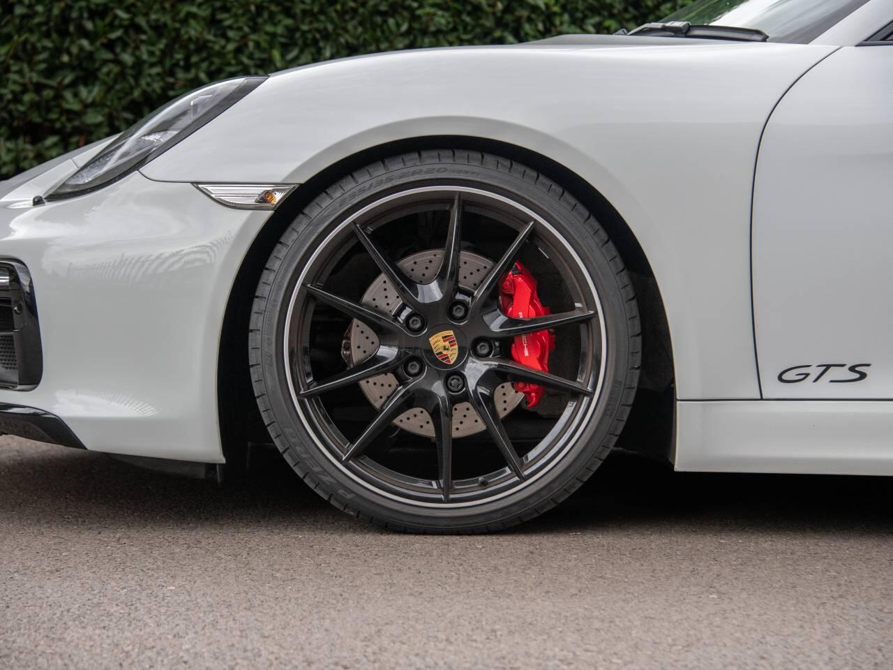 Porsche Cayman view 14