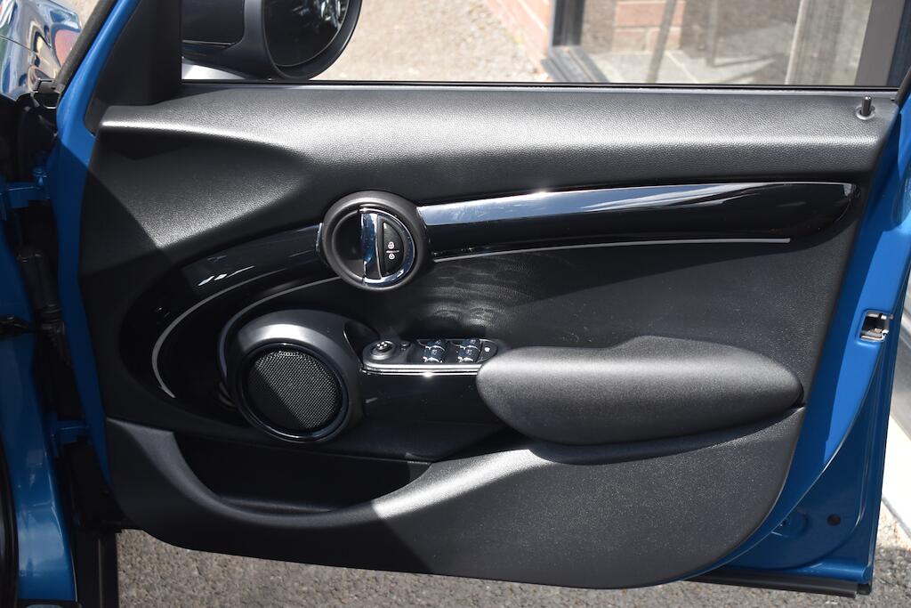 Mini Cooper view 29