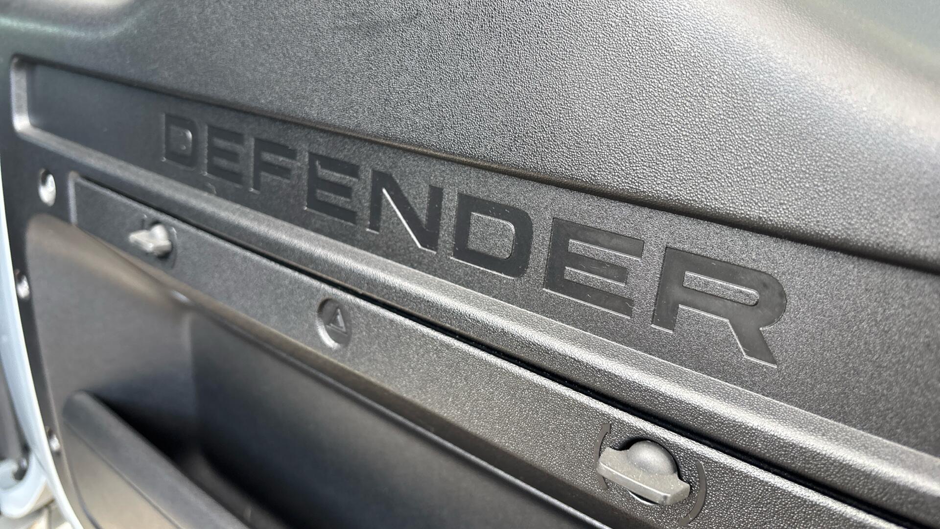 Land Rover Defender view 28