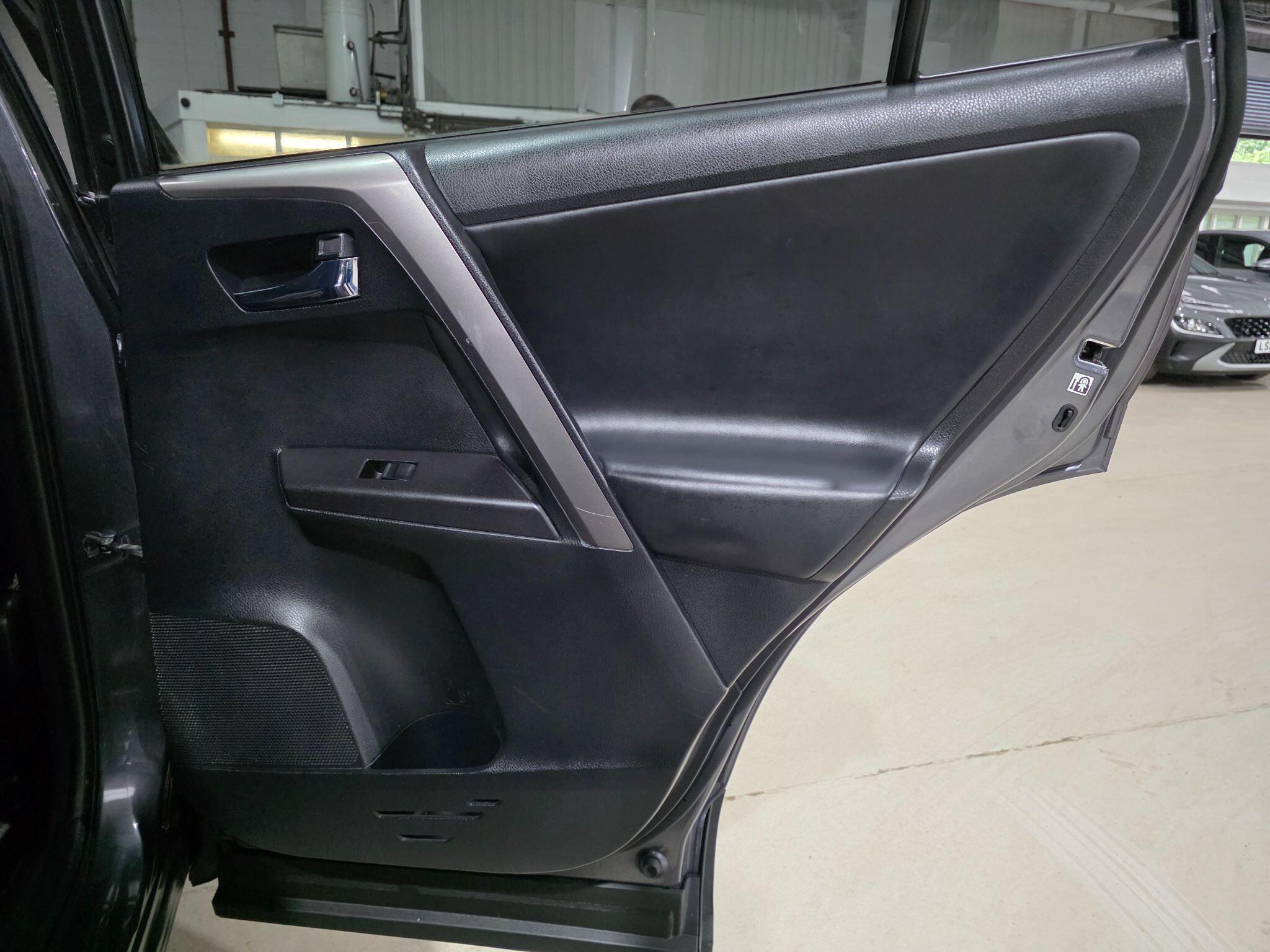 Toyota Rav4 view 21