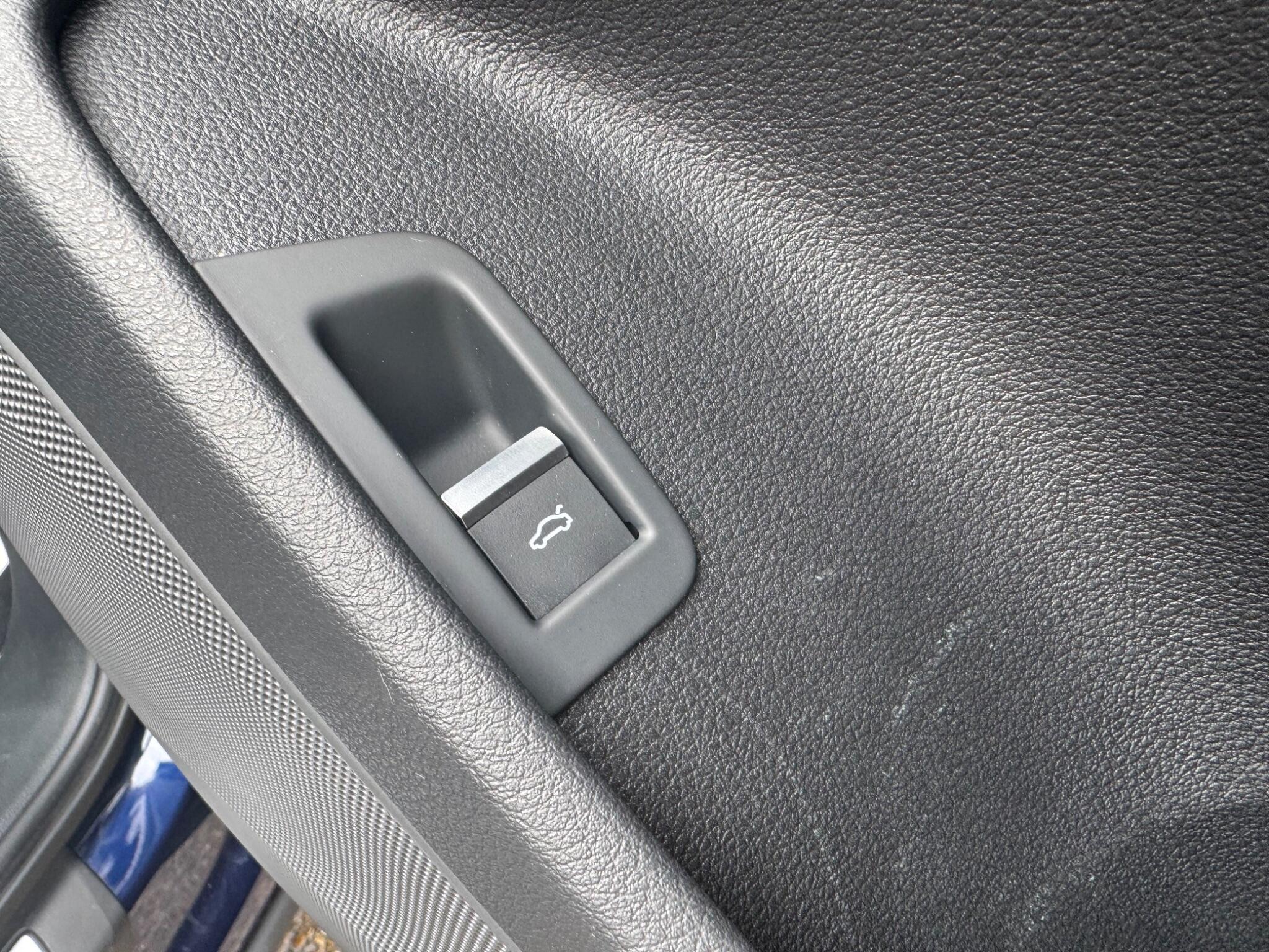 Audi Q7 view 32
