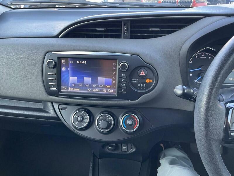 2017 Toyota Yaris 1.5 VVT-i Icon Euro 6 5dr • 37,180 miles image 37