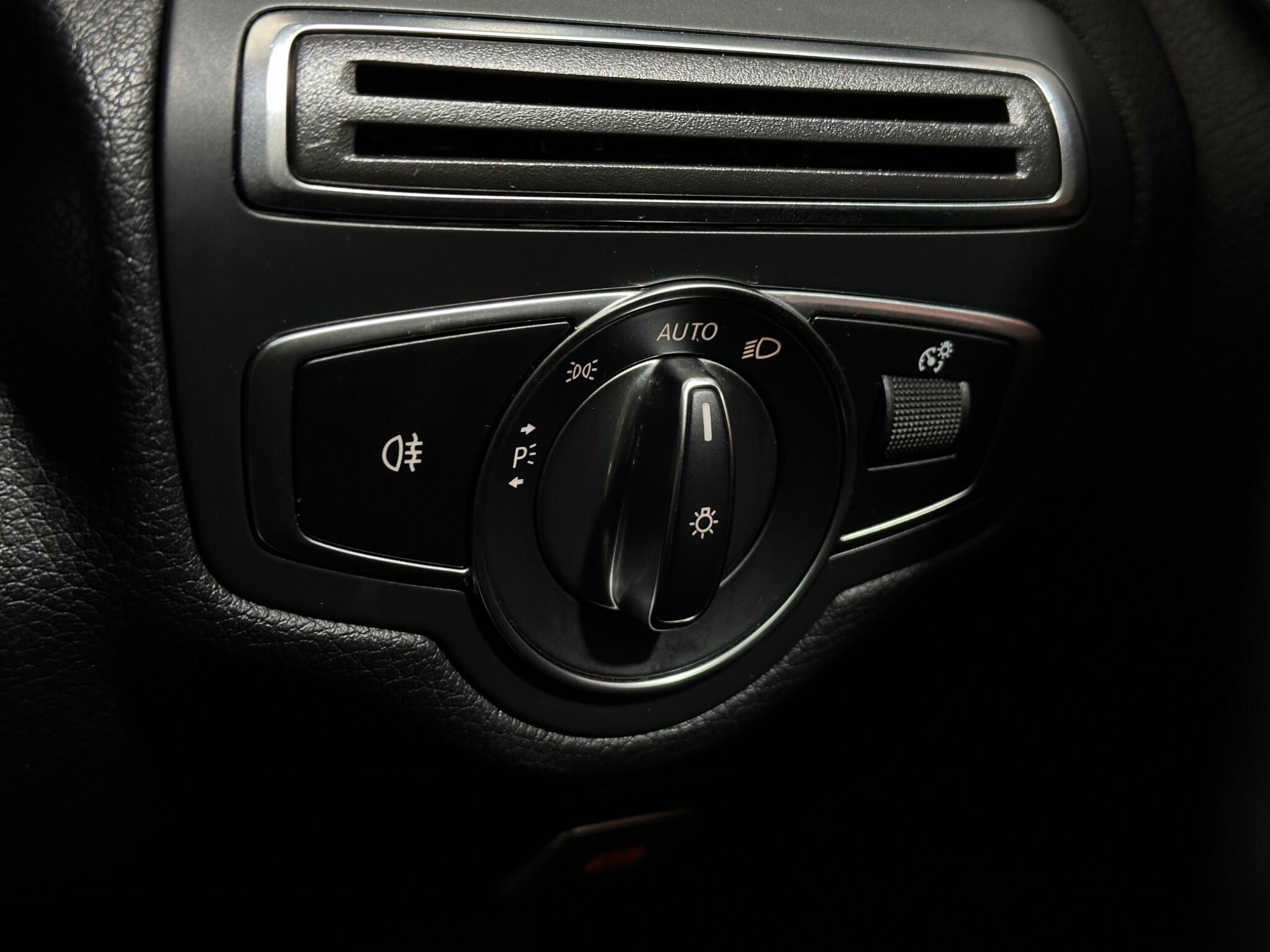 Mercedes-Benz C-Class view 18