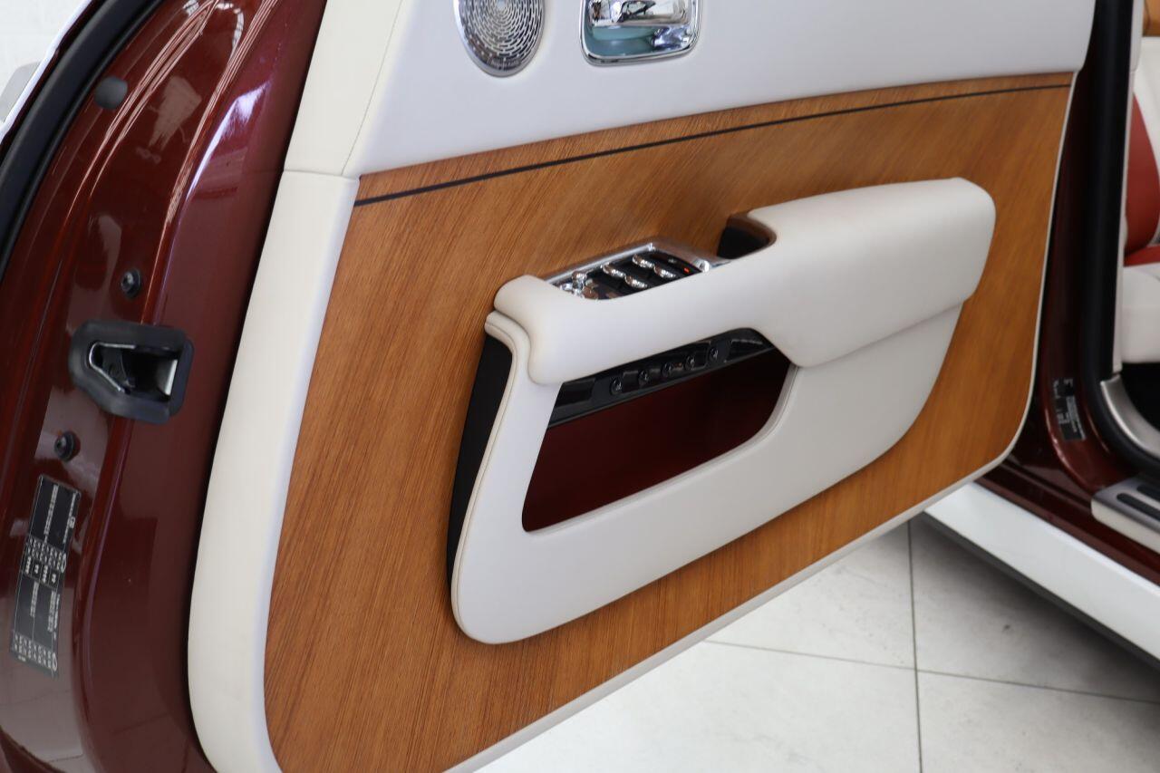 Rolls-Royce Dawn view 16