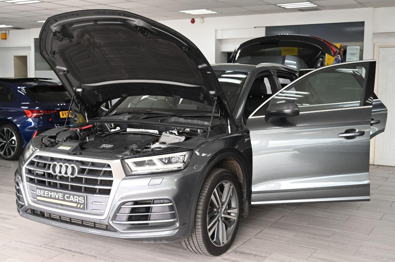 Audi Q5 view 12