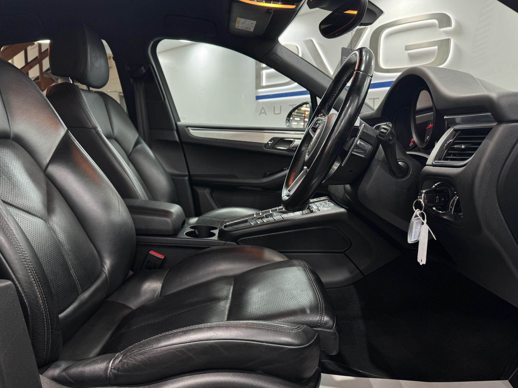 Porsche Macan view 23