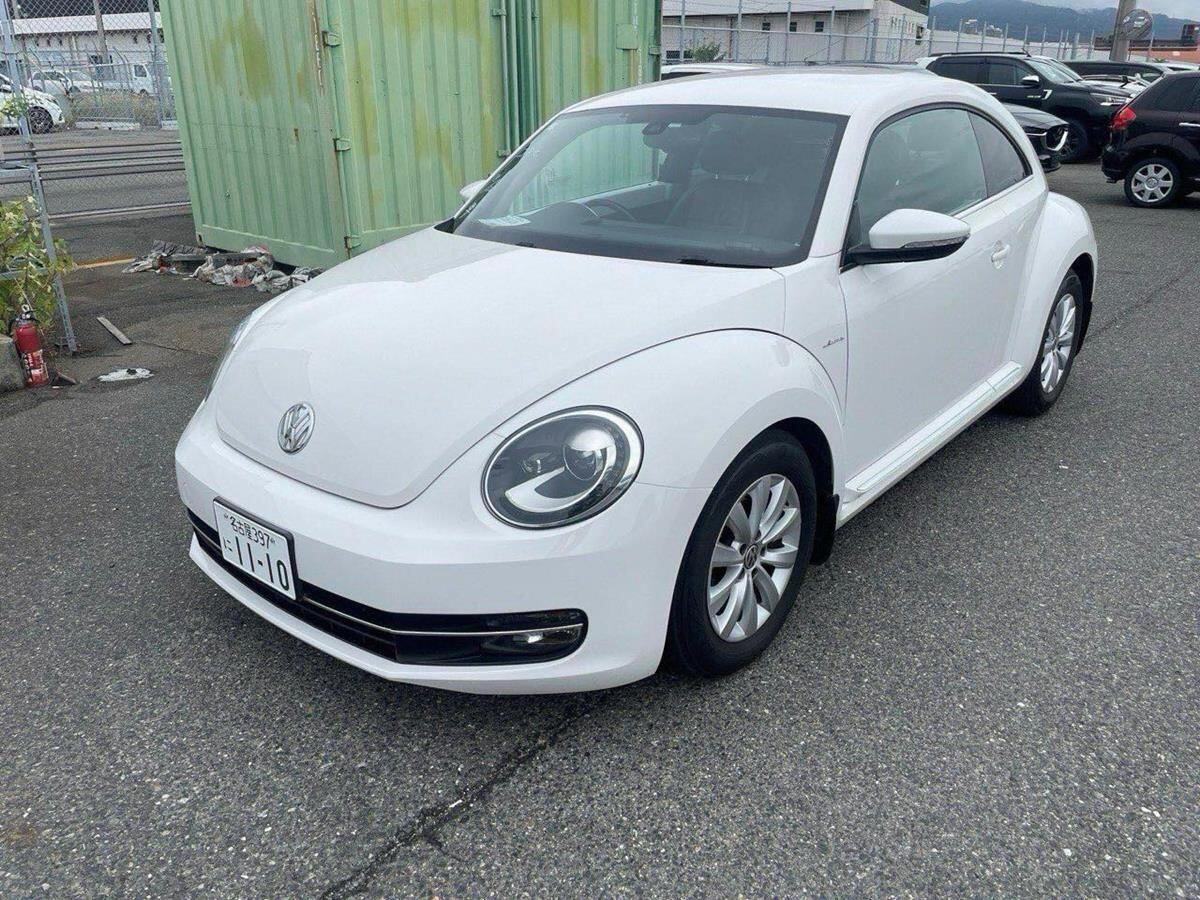 Volkswagen Beetle view 3