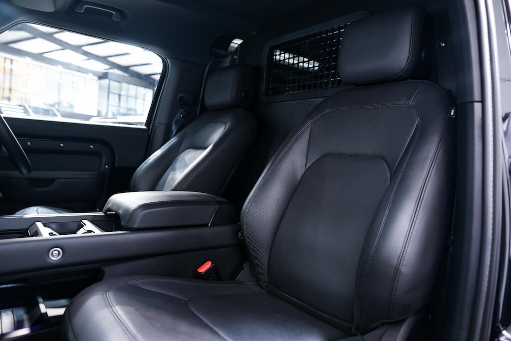 Land Rover Defender view 17