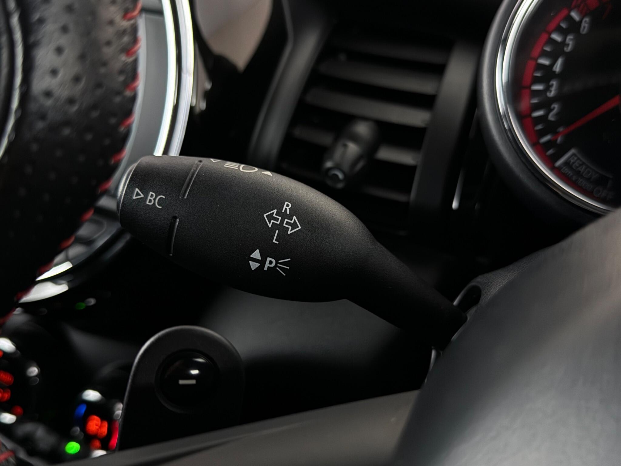 Mini Hatch view 18