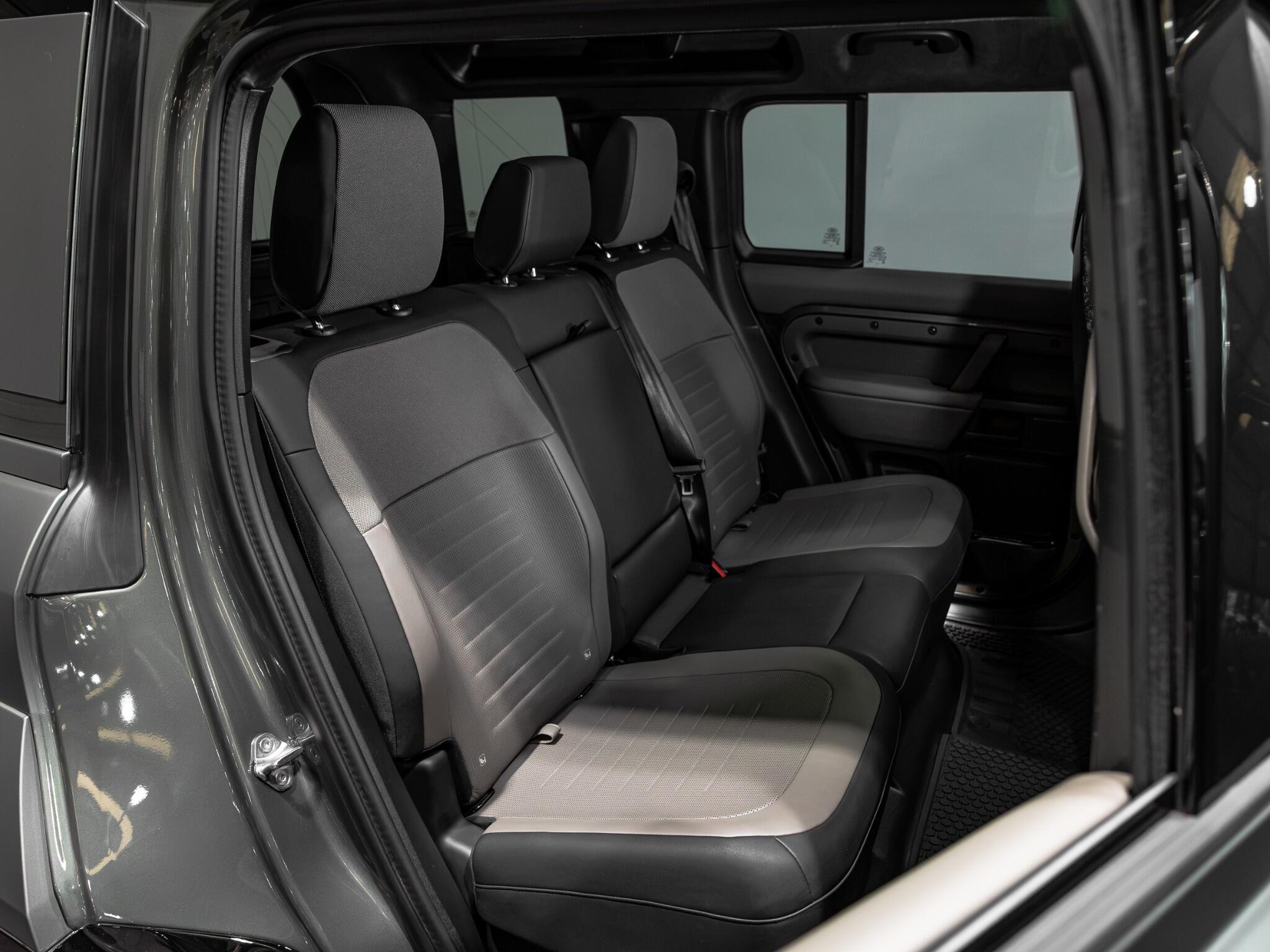 Land Rover Defender view 31
