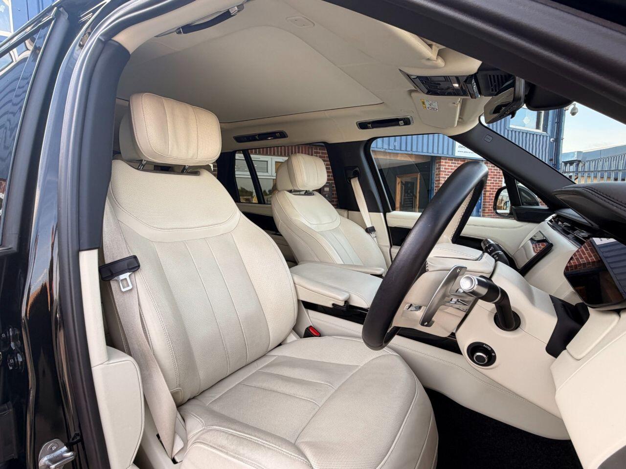 Land Rover Range Rover view 2