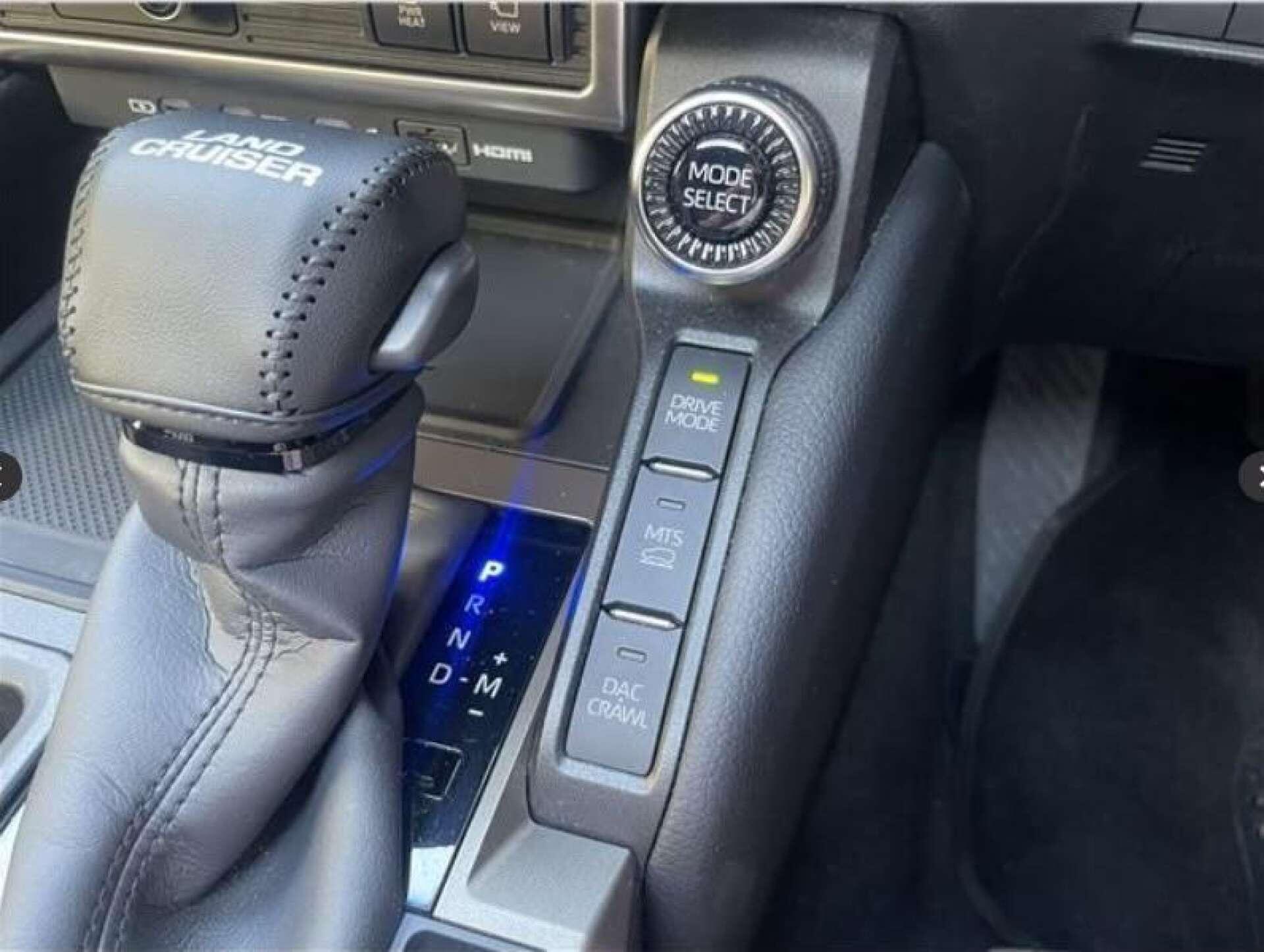 Toyota Land Cruiser view 20