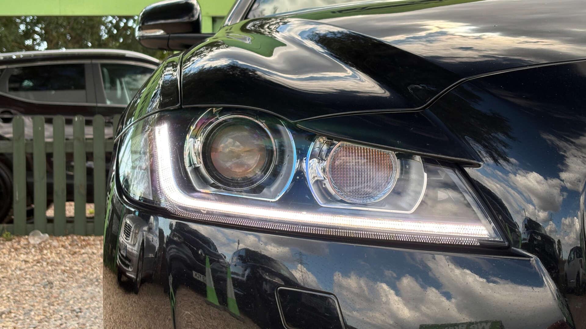 Jaguar XF view 50
