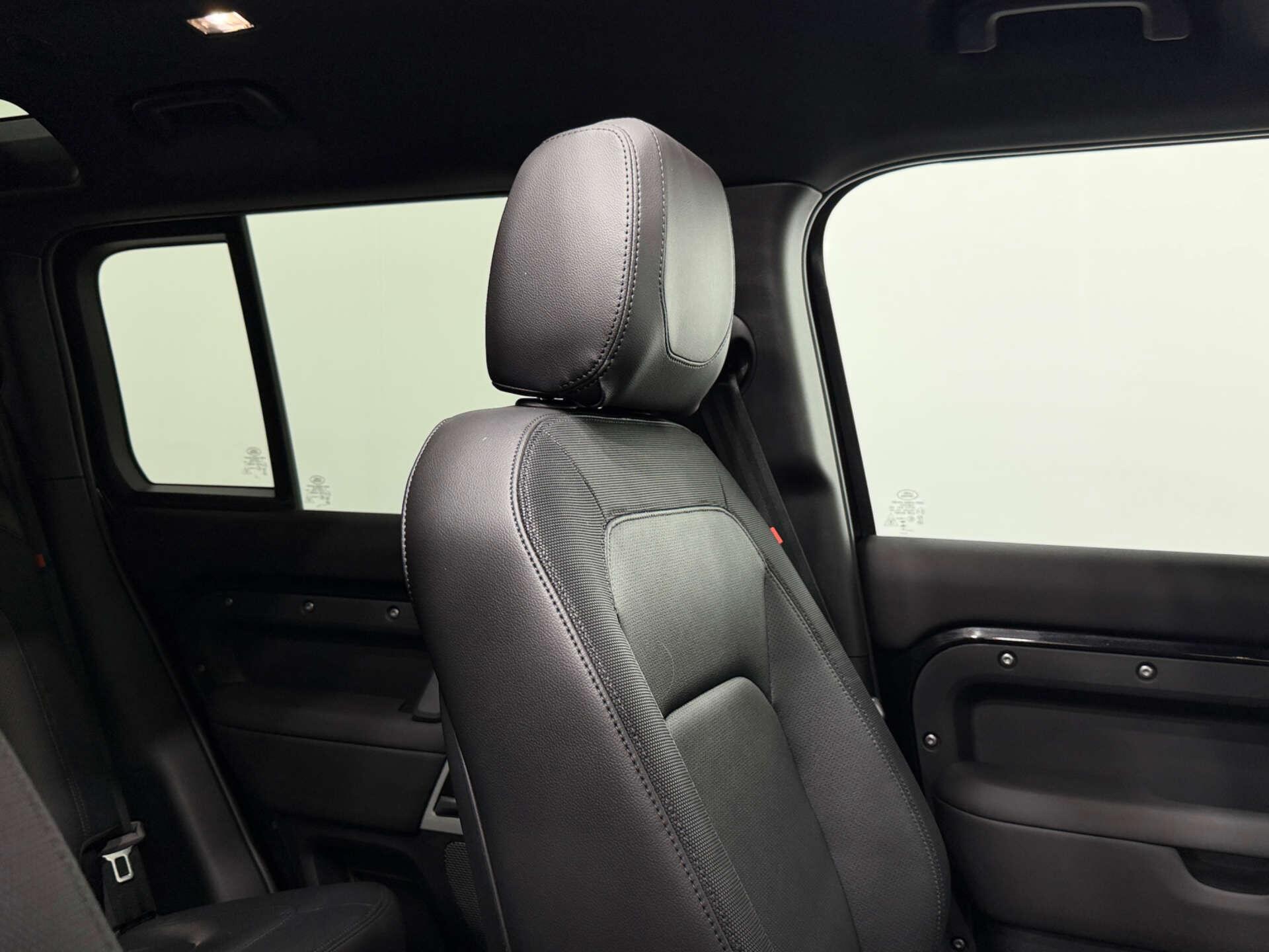 Land Rover Defender view 37