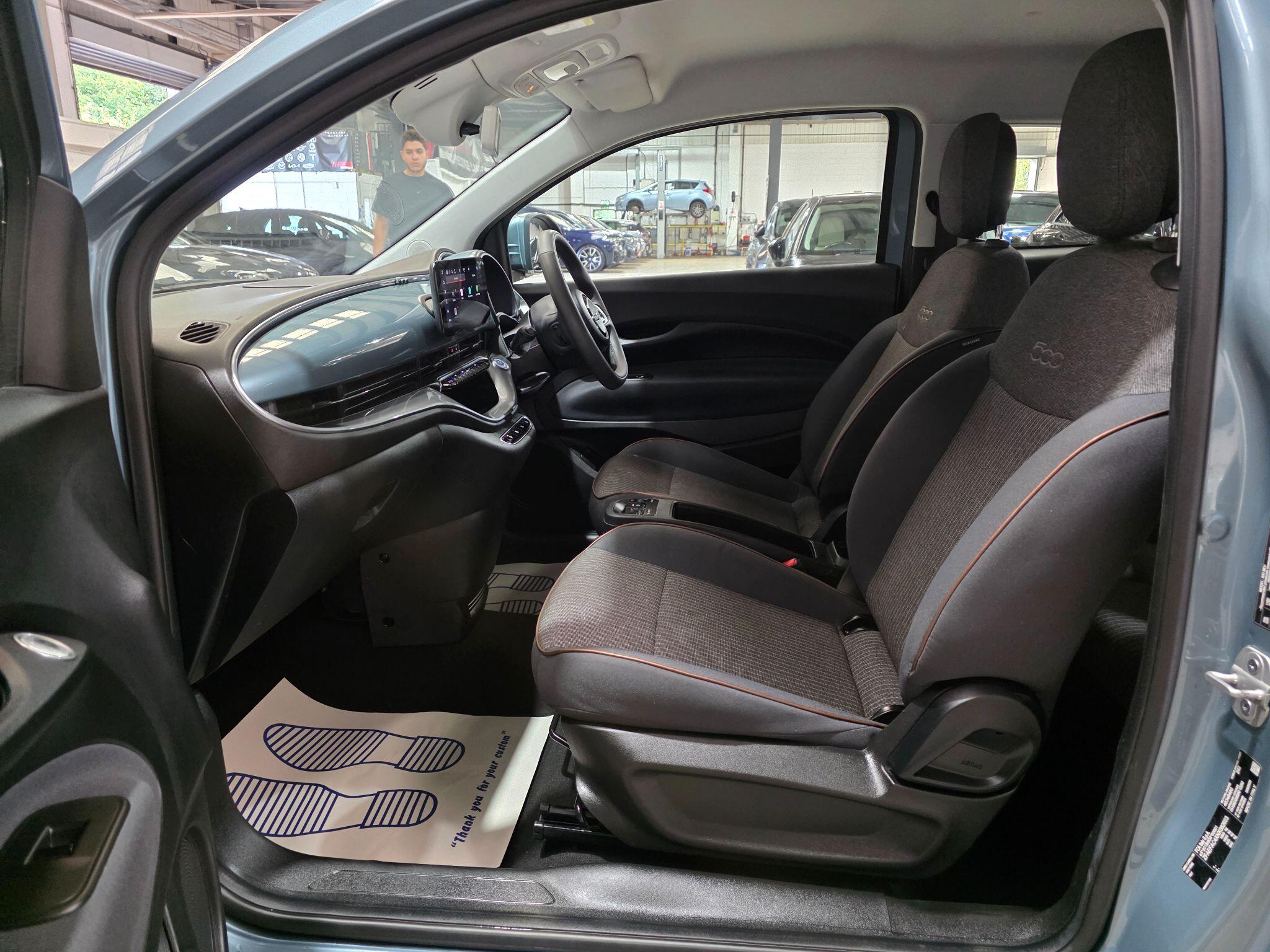 Fiat 500e view 21