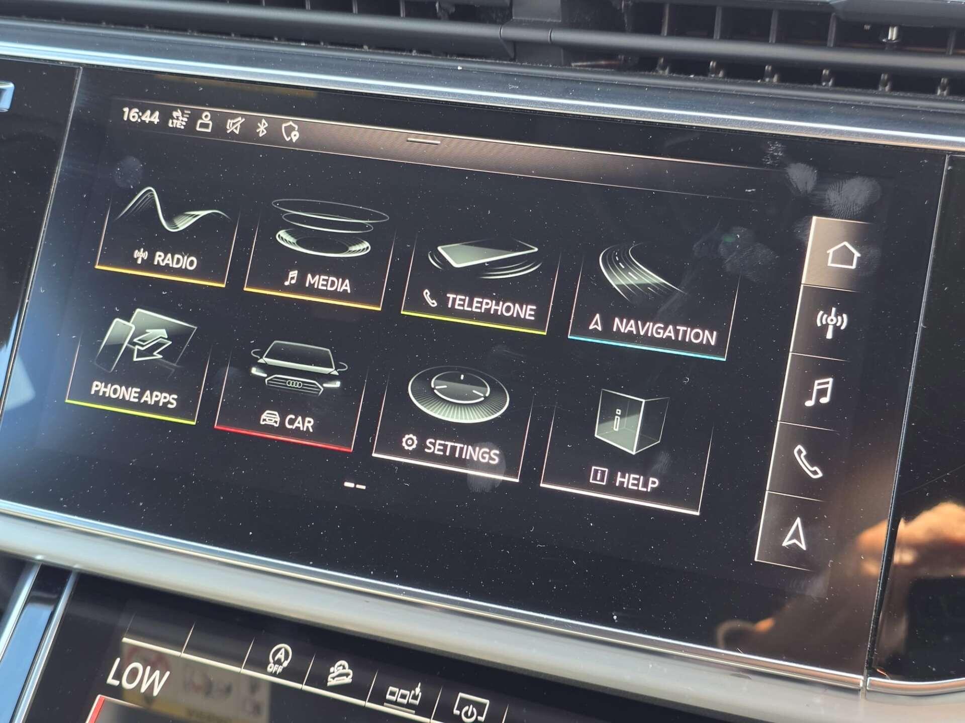 Audi Q8 view 35
