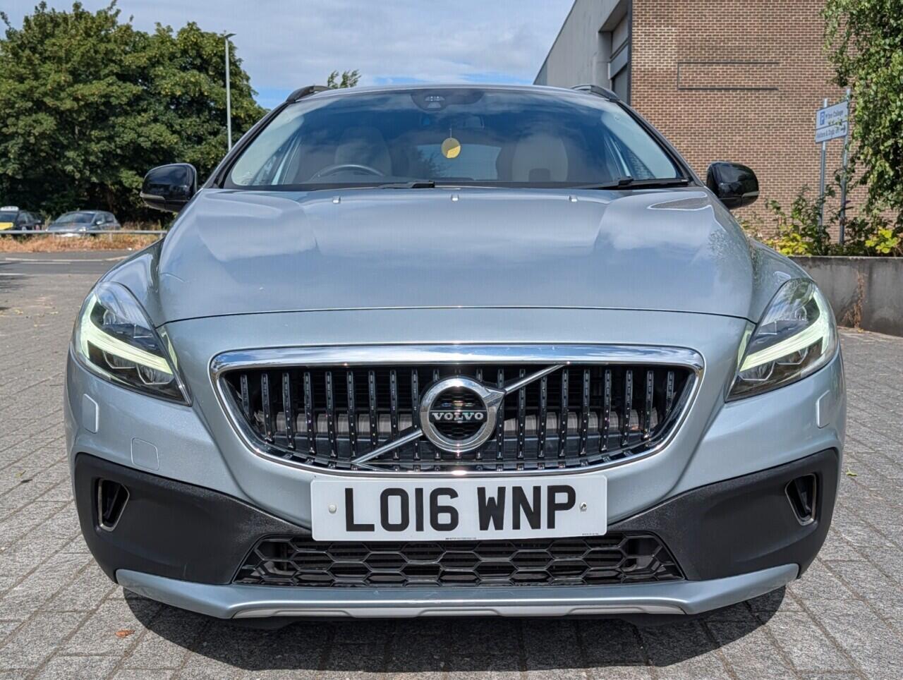 Volvo V40 Cross Country view 13