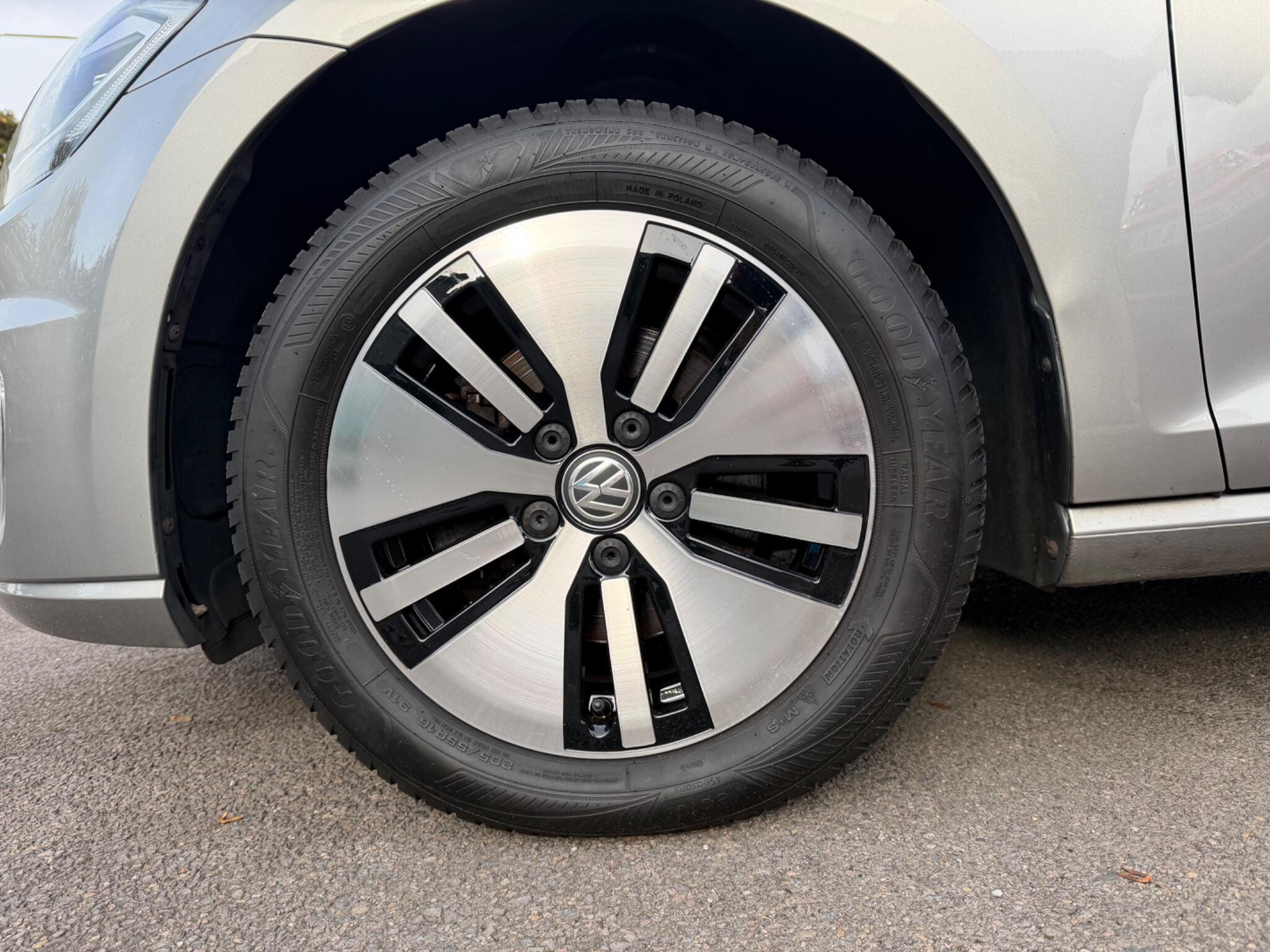 Volkswagen E-Golf view 12