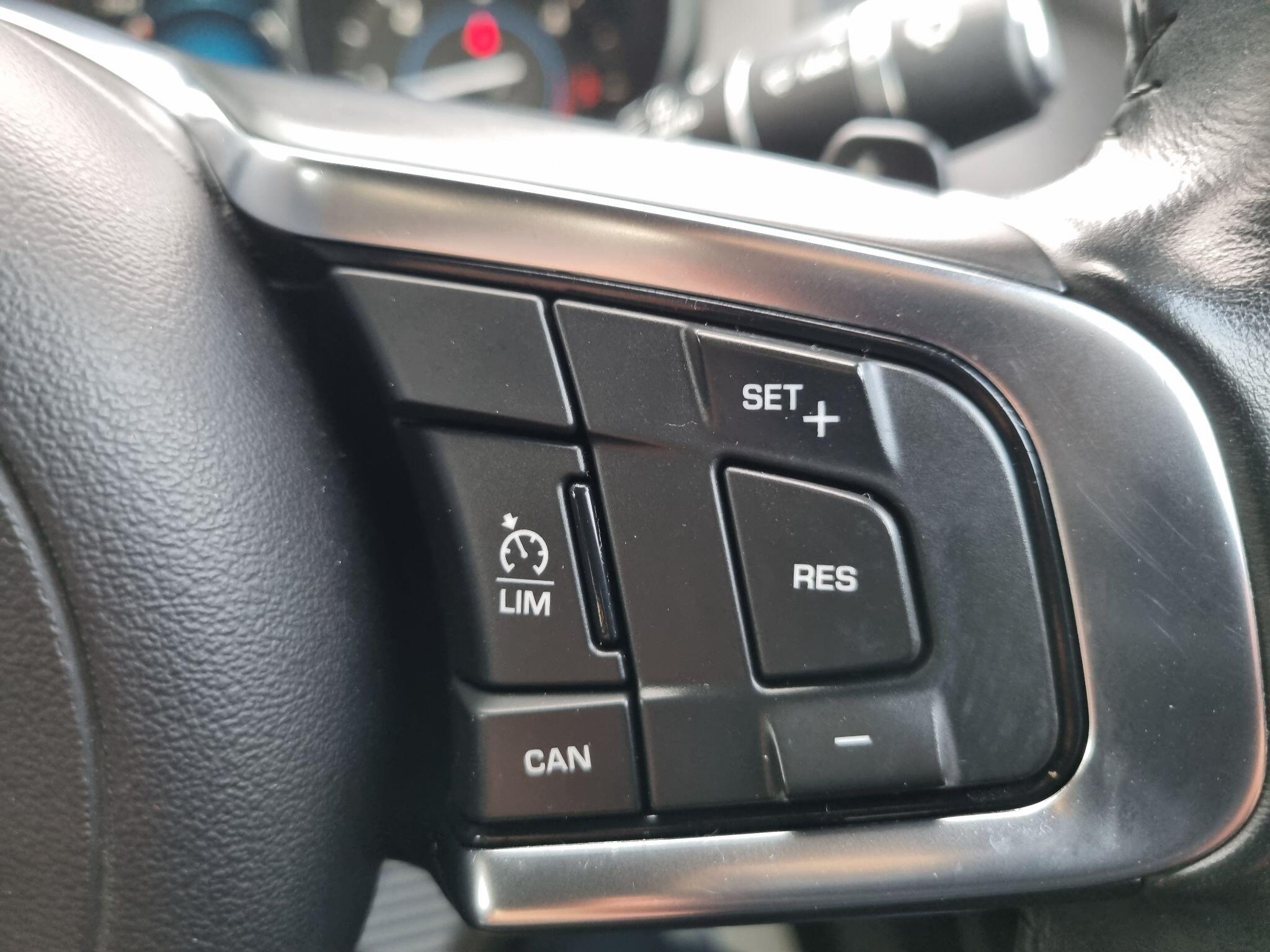 Jaguar Xe view 60