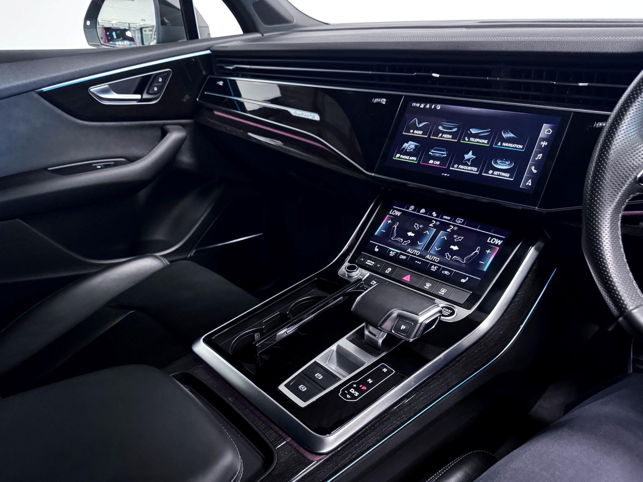 Audi Q7 view 36