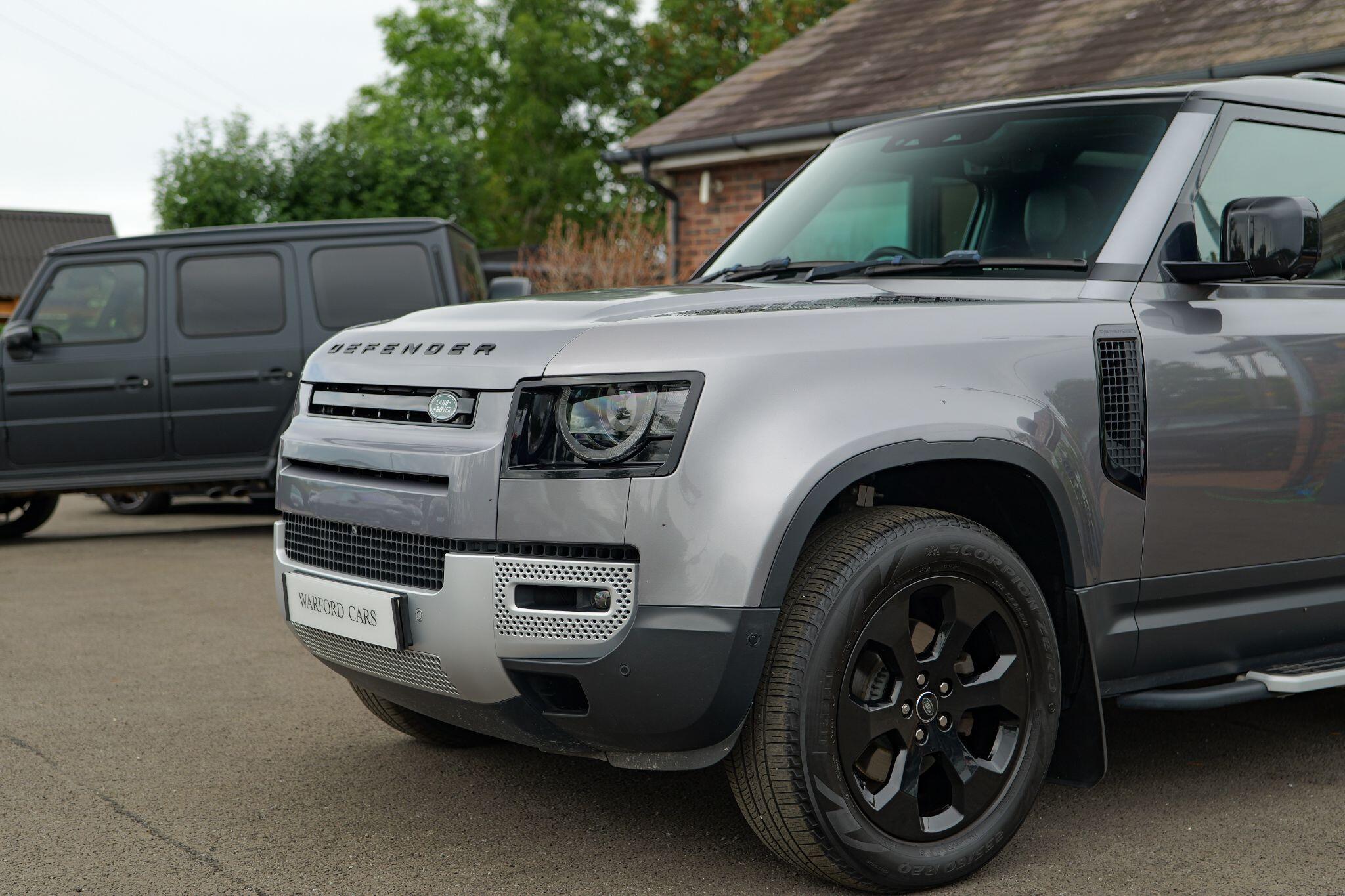 Land Rover Defender 90 view 7