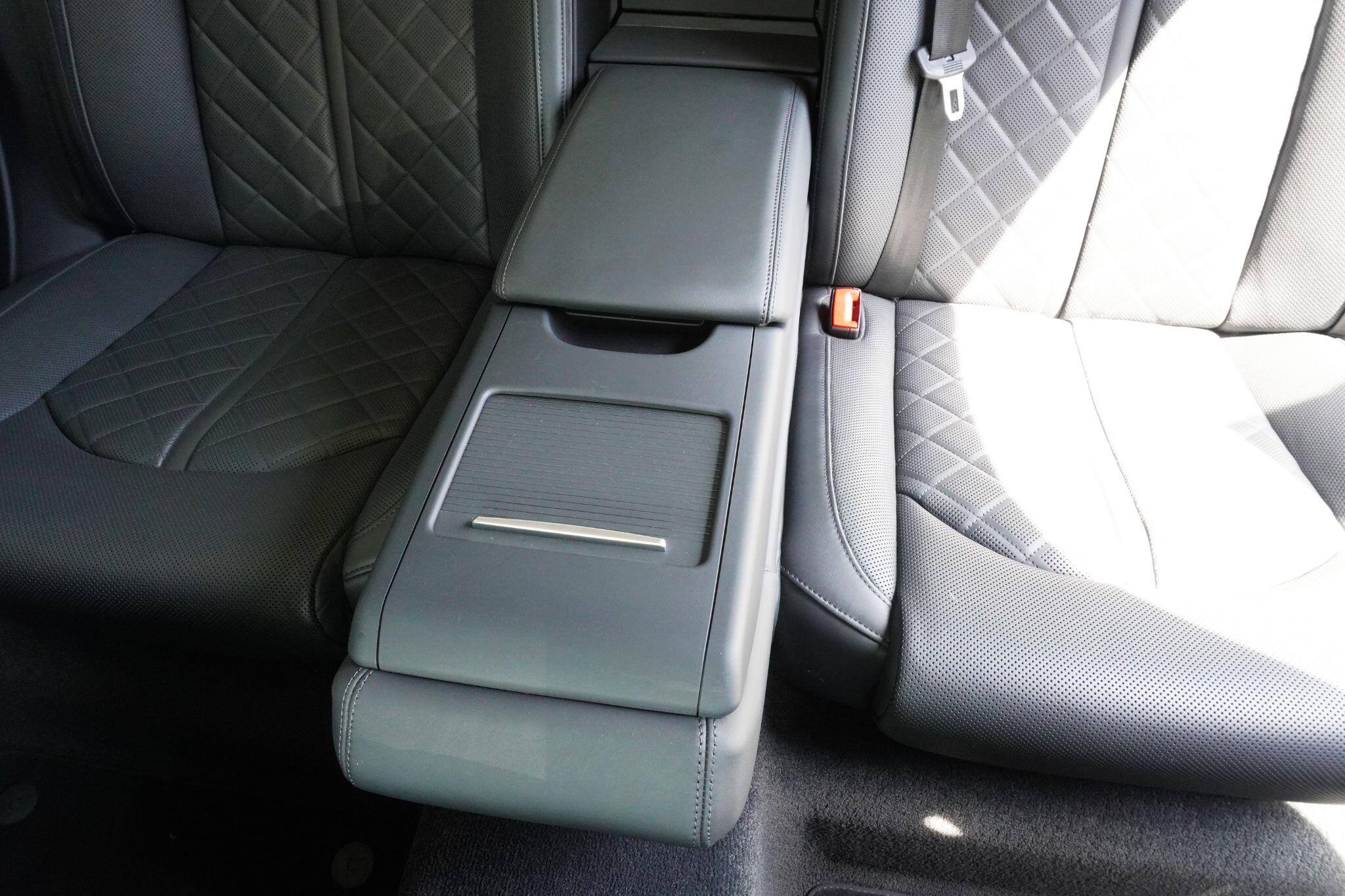 Audi S8 view 76