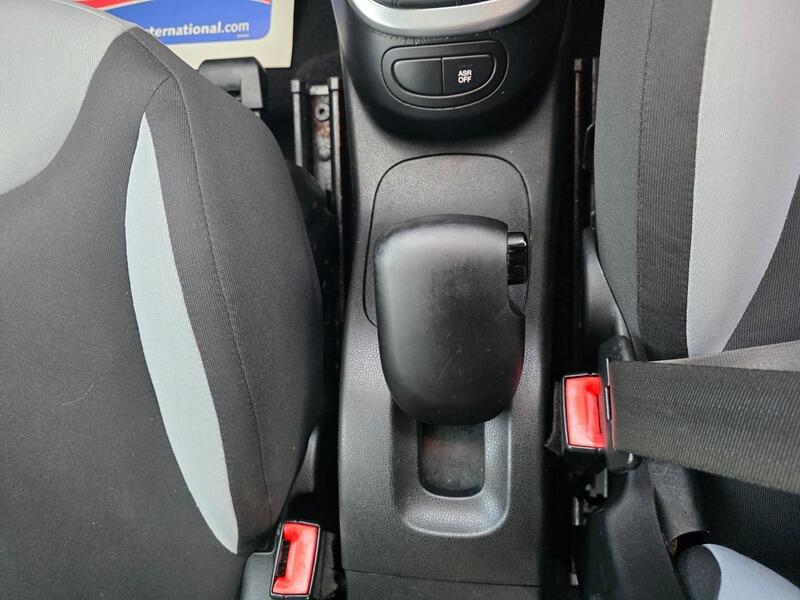2014 Fiat 500L image 40