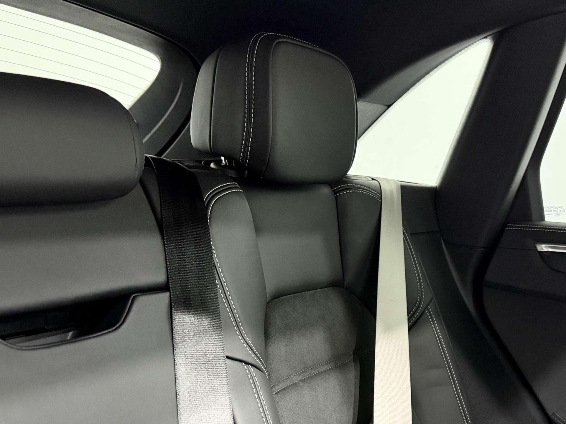 Porsche Macan view 13