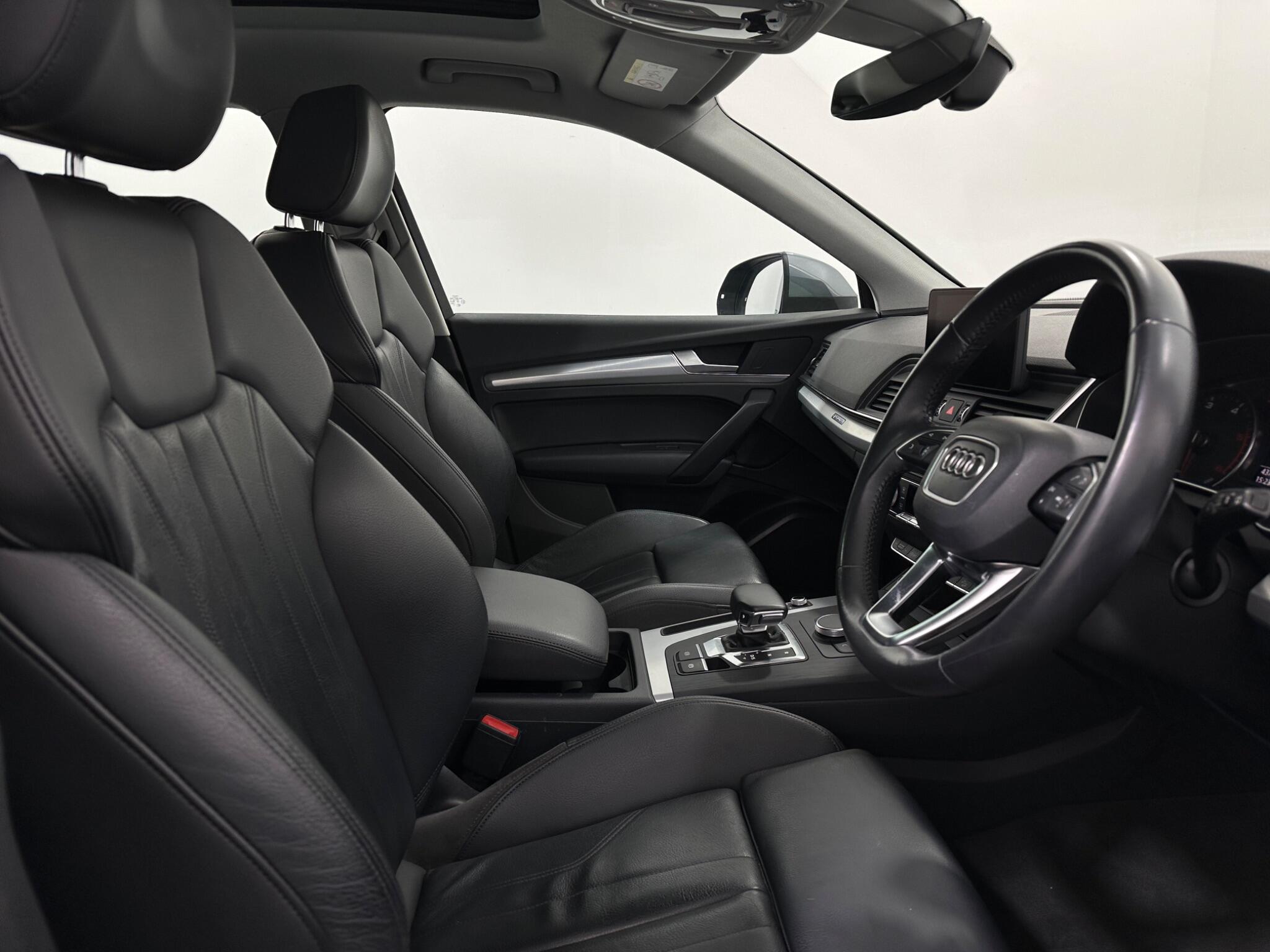 Audi Q5 view 34