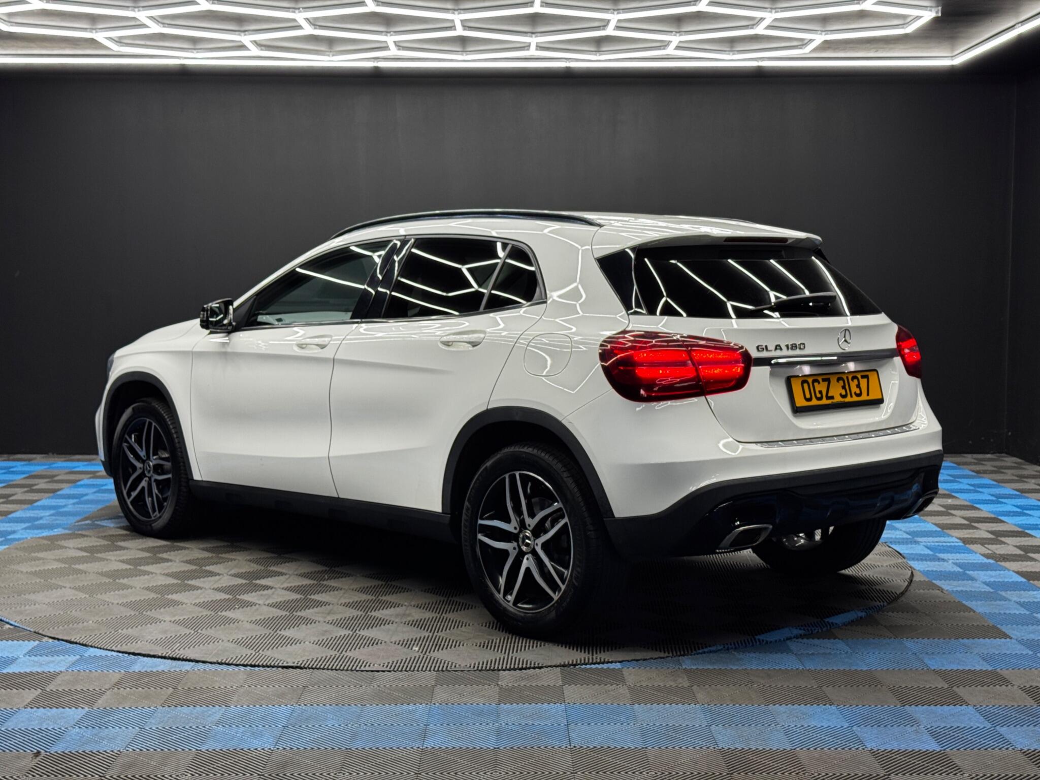 Mercedes-Benz Gla view 7