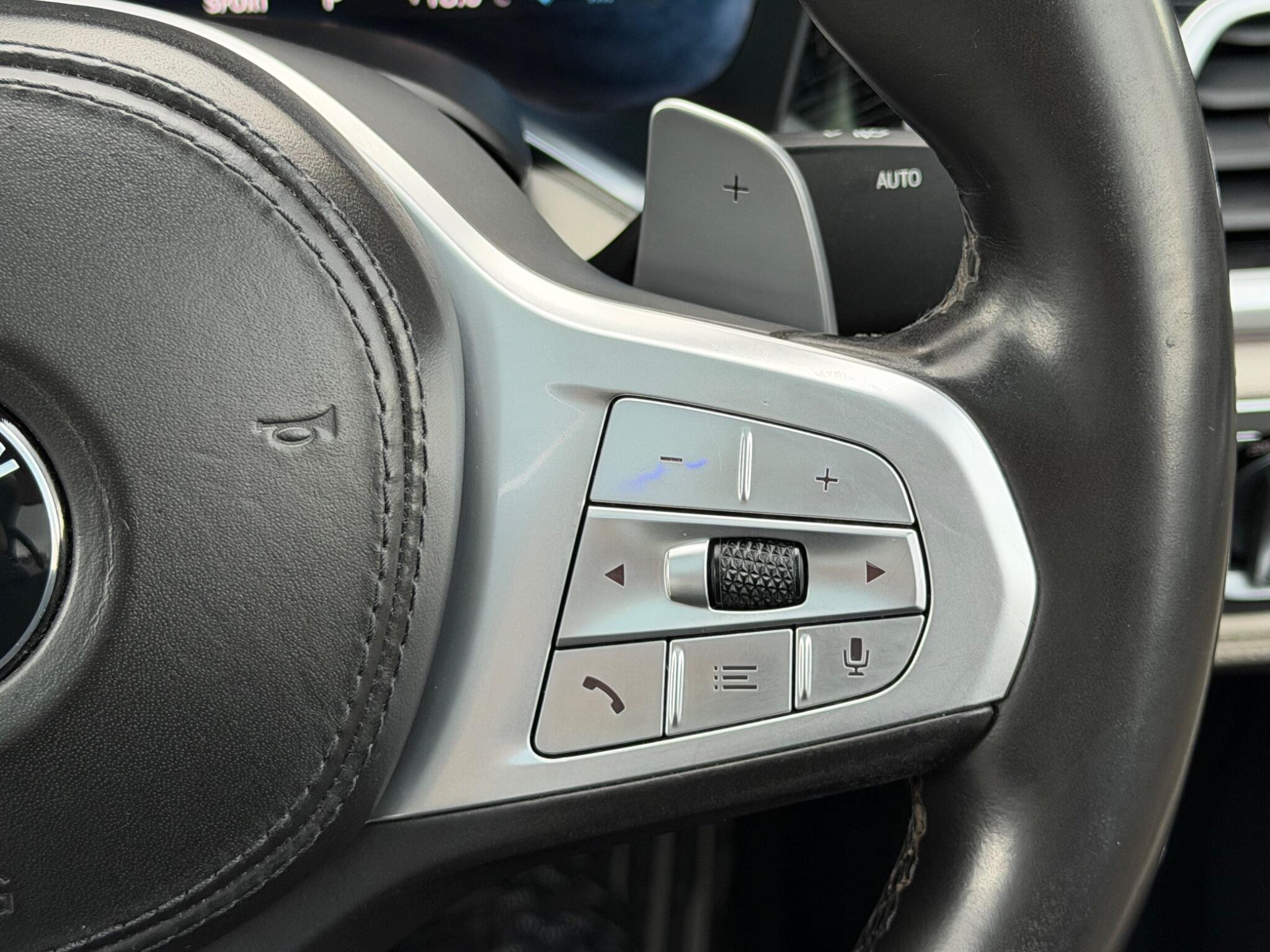 BMW 7 Series view 25