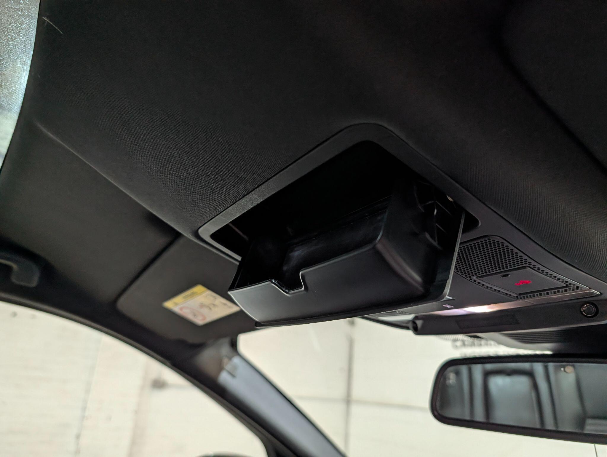 Land Rover Discovery Sport view 87