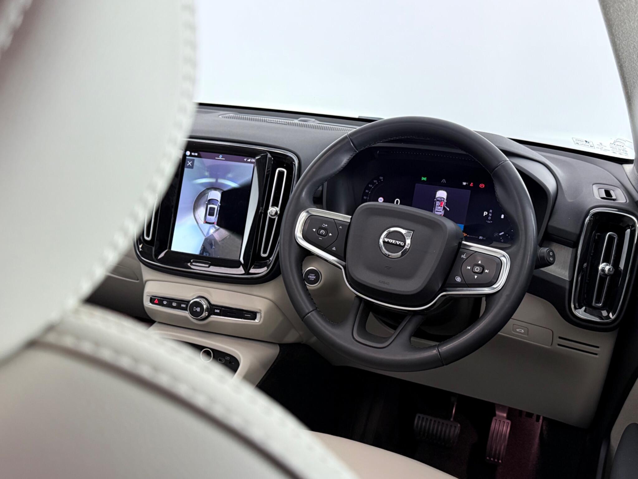 Volvo XC40 view 15