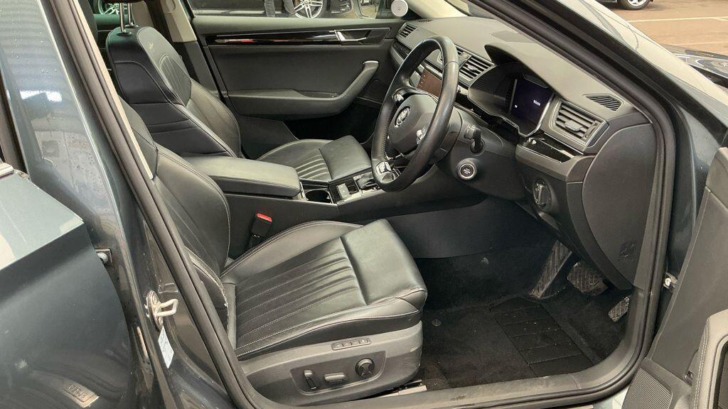 Skoda Superb view 13