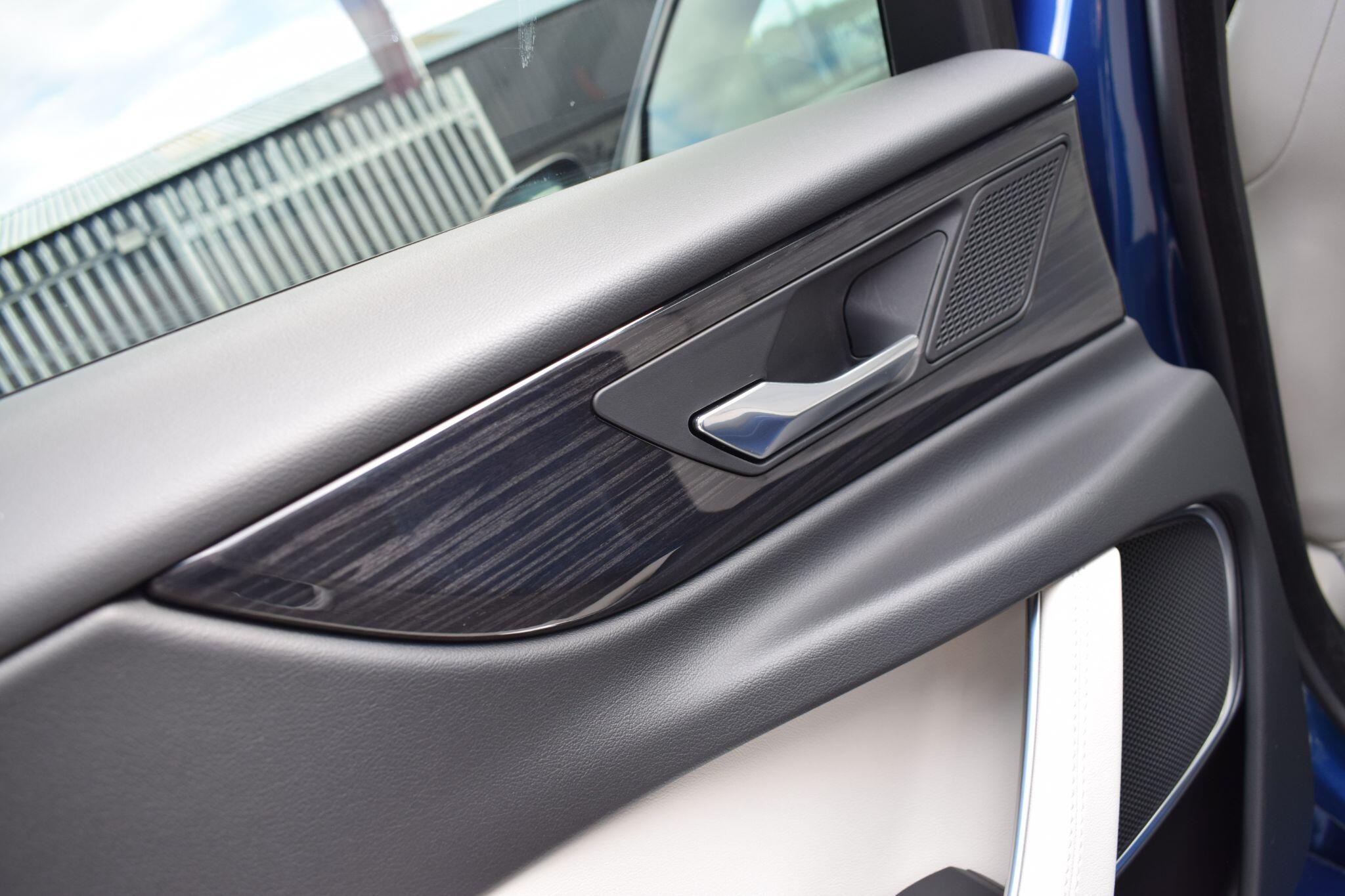 Jaguar Xe view 15