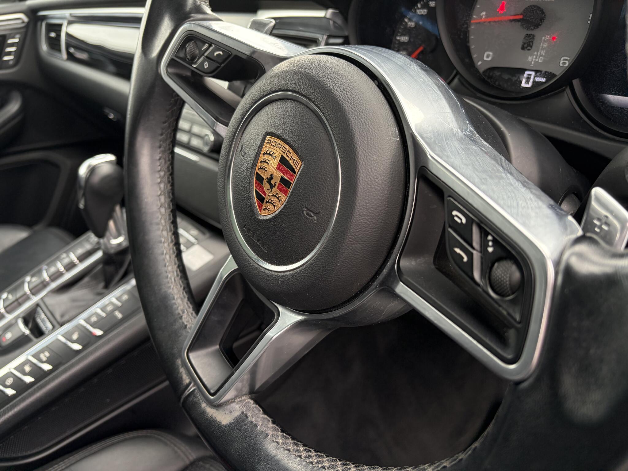 Porsche Macan view 7