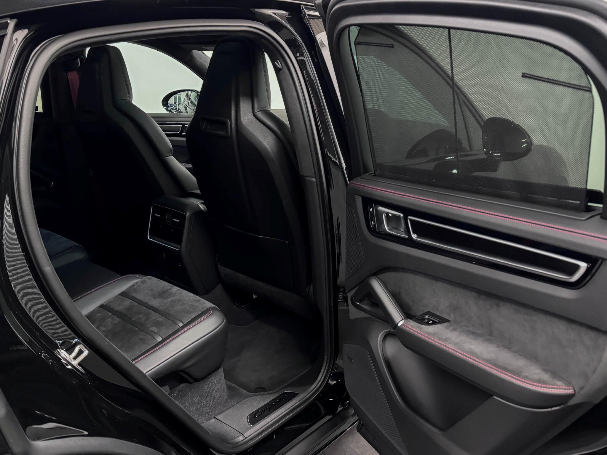 Porsche Cayenne view 34