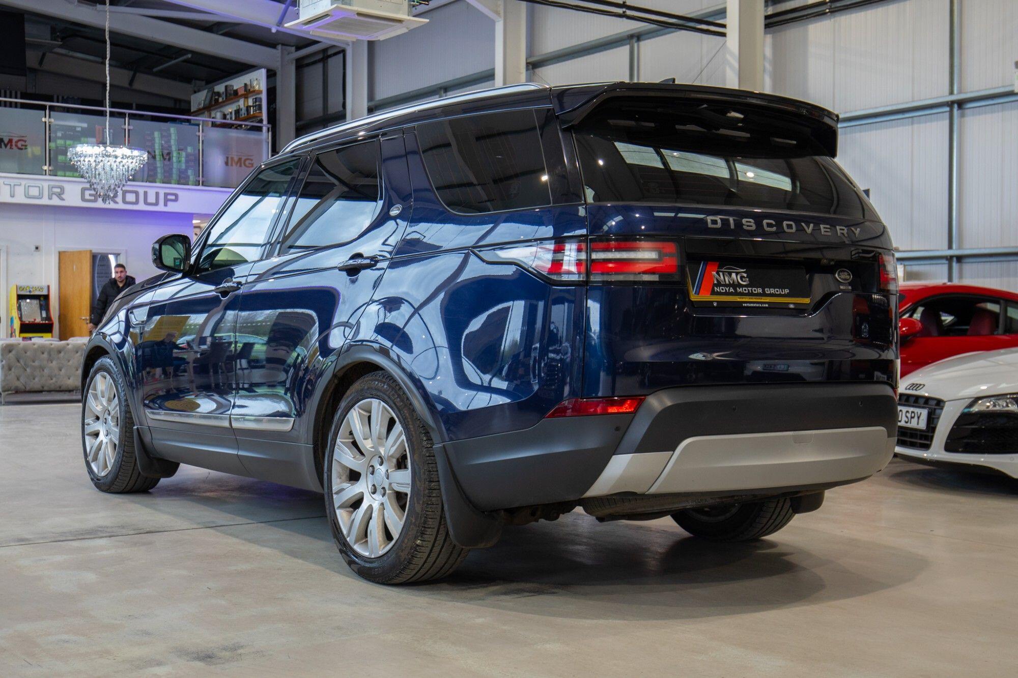 Land Rover Discovery view 4