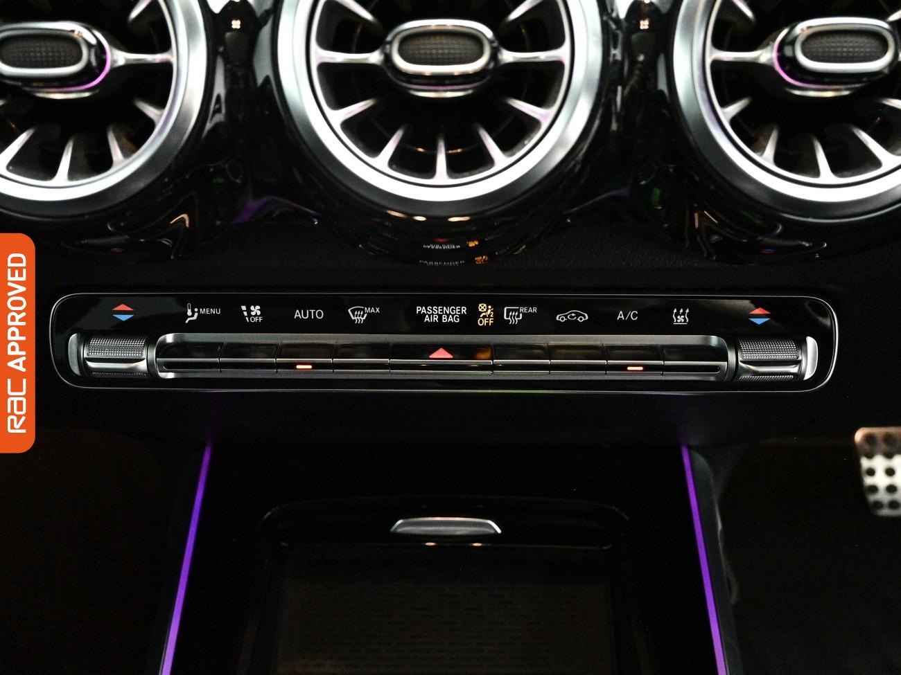 Mercedes-Benz Eqb view 22