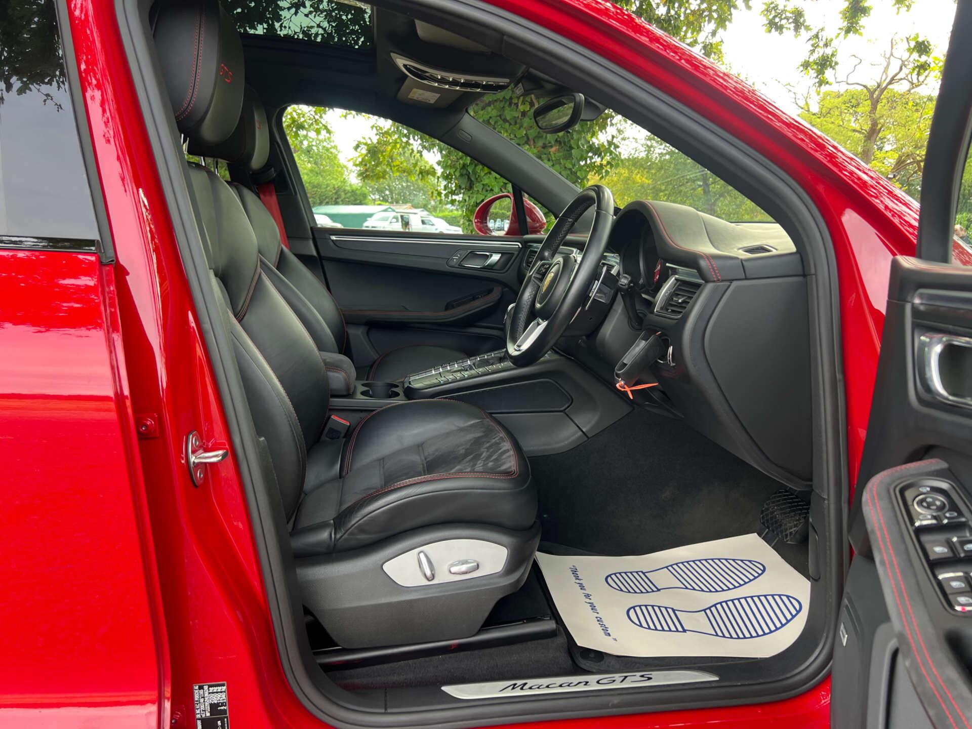 Porsche Macan view 28