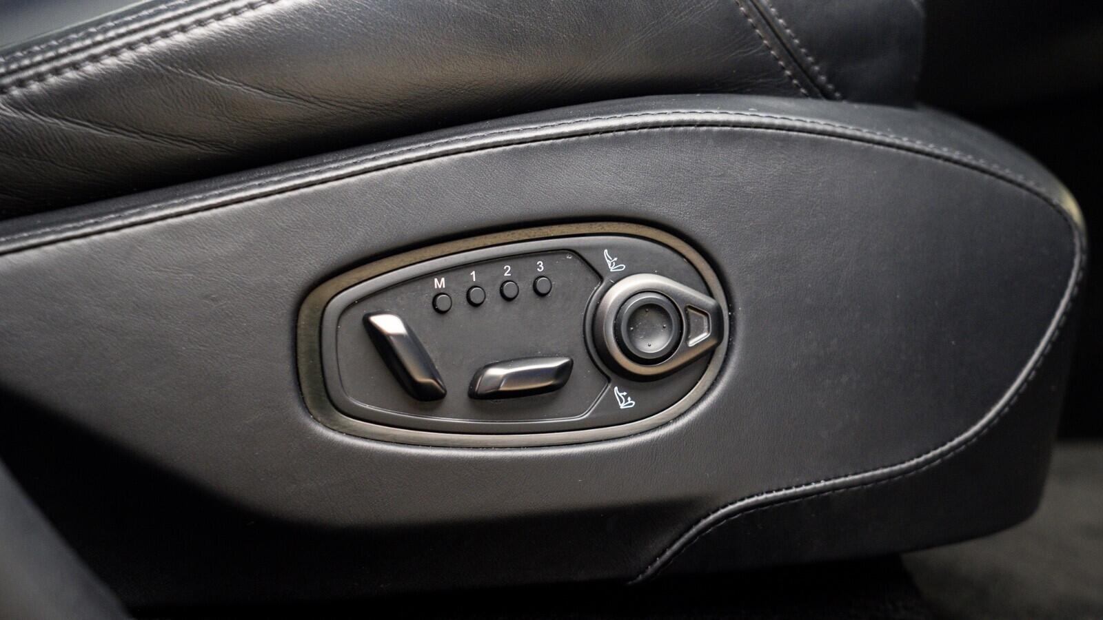 Aston Martin DBX view 27
