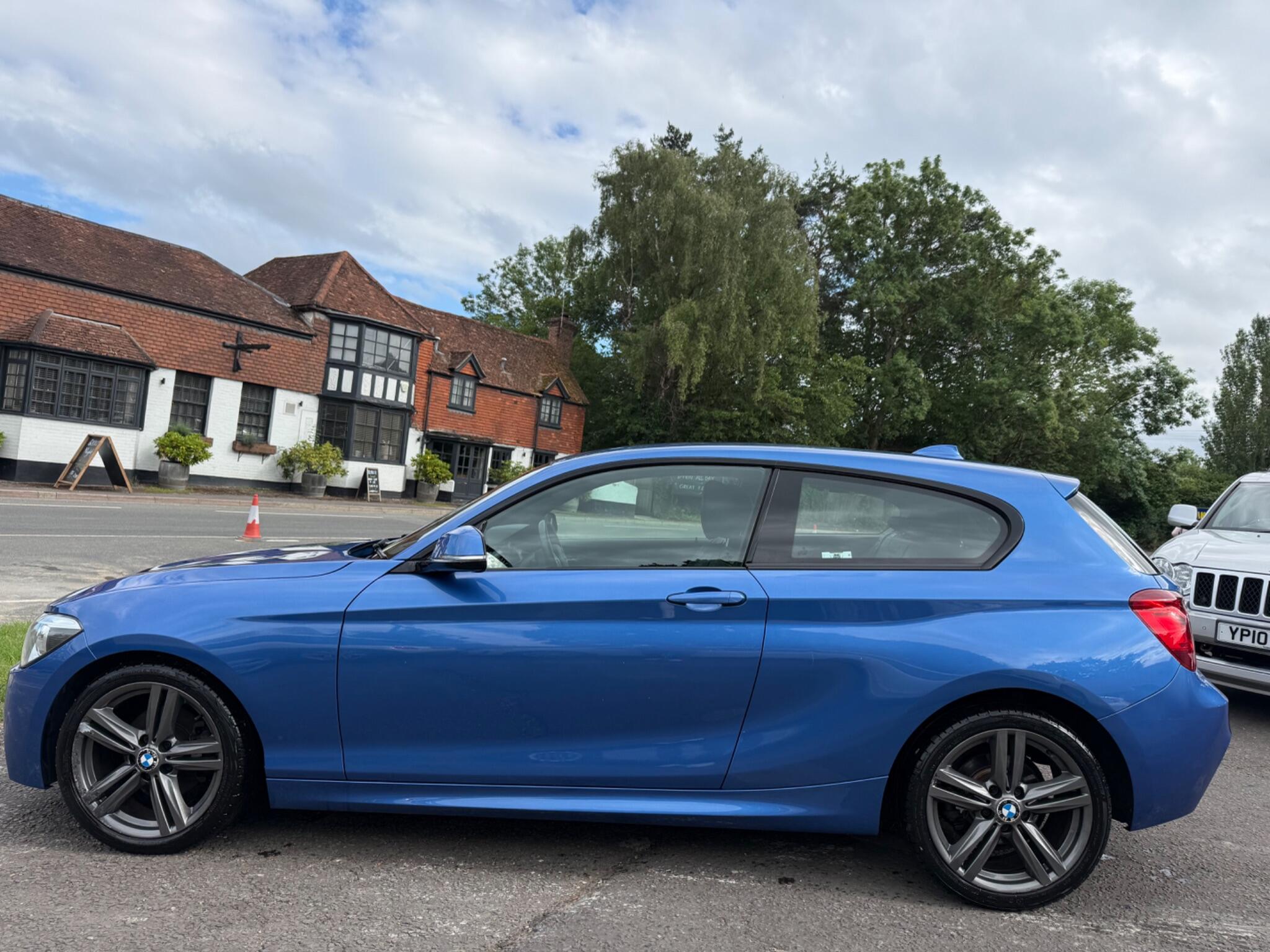 BMW 1 Series view 4